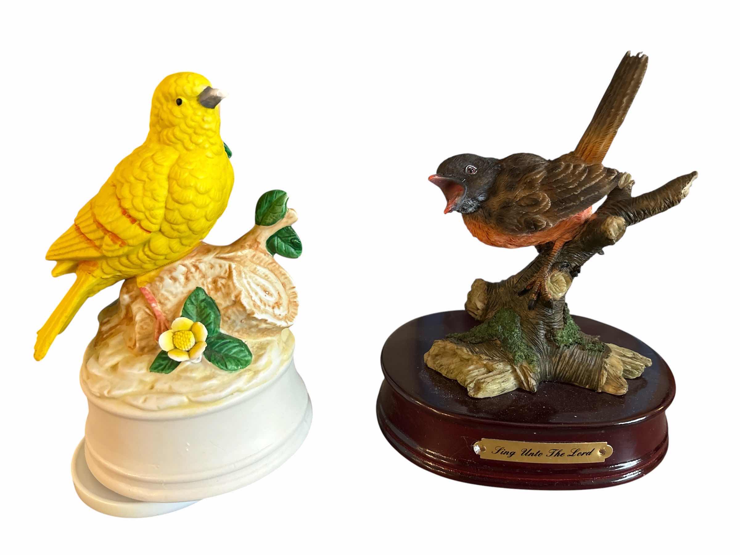 Photo 1 of (2)PCS ROBIN & YELLOW CANARY MUSIC BOX H6.5”