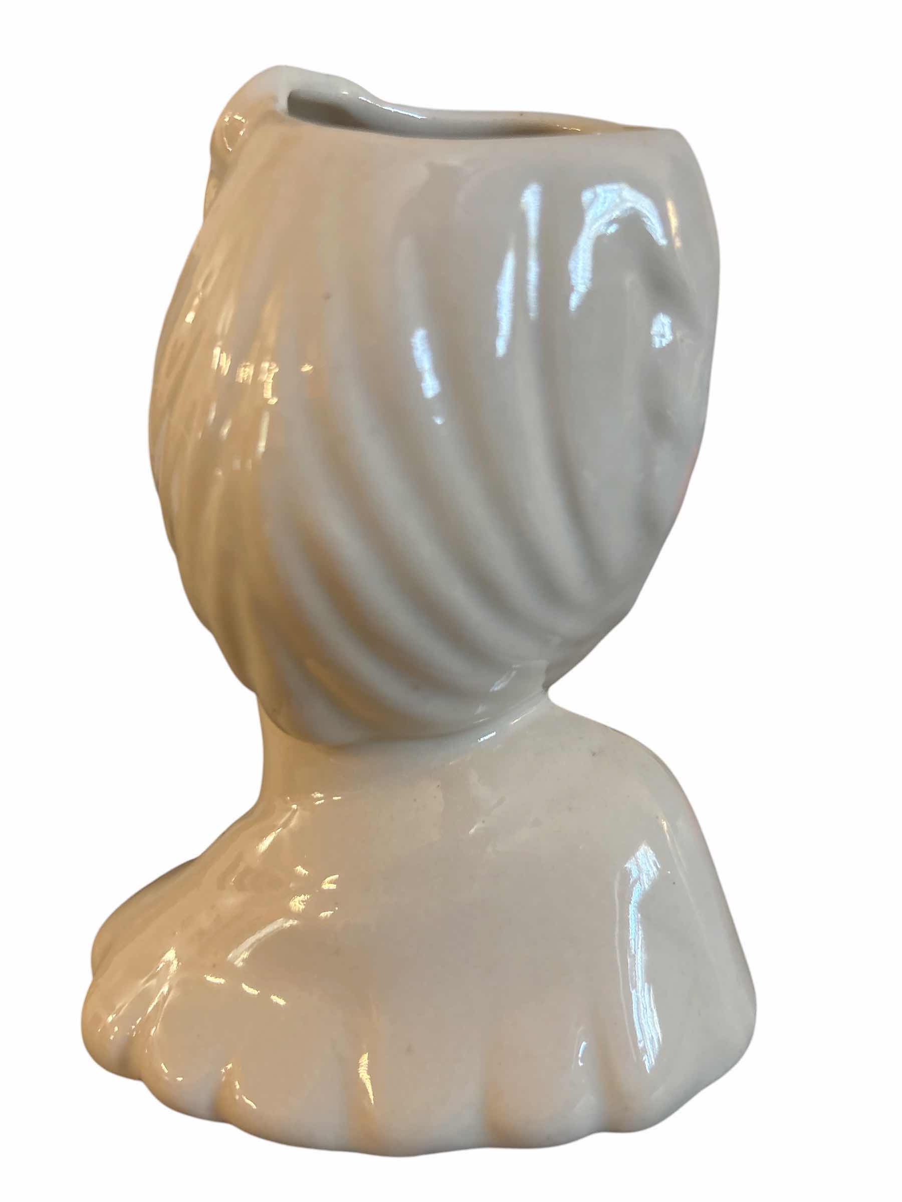 Photo 1 of VINTAGE BETTY GLAMOUR GIRL W RED LIP STICK HEAD VASE H5.2”