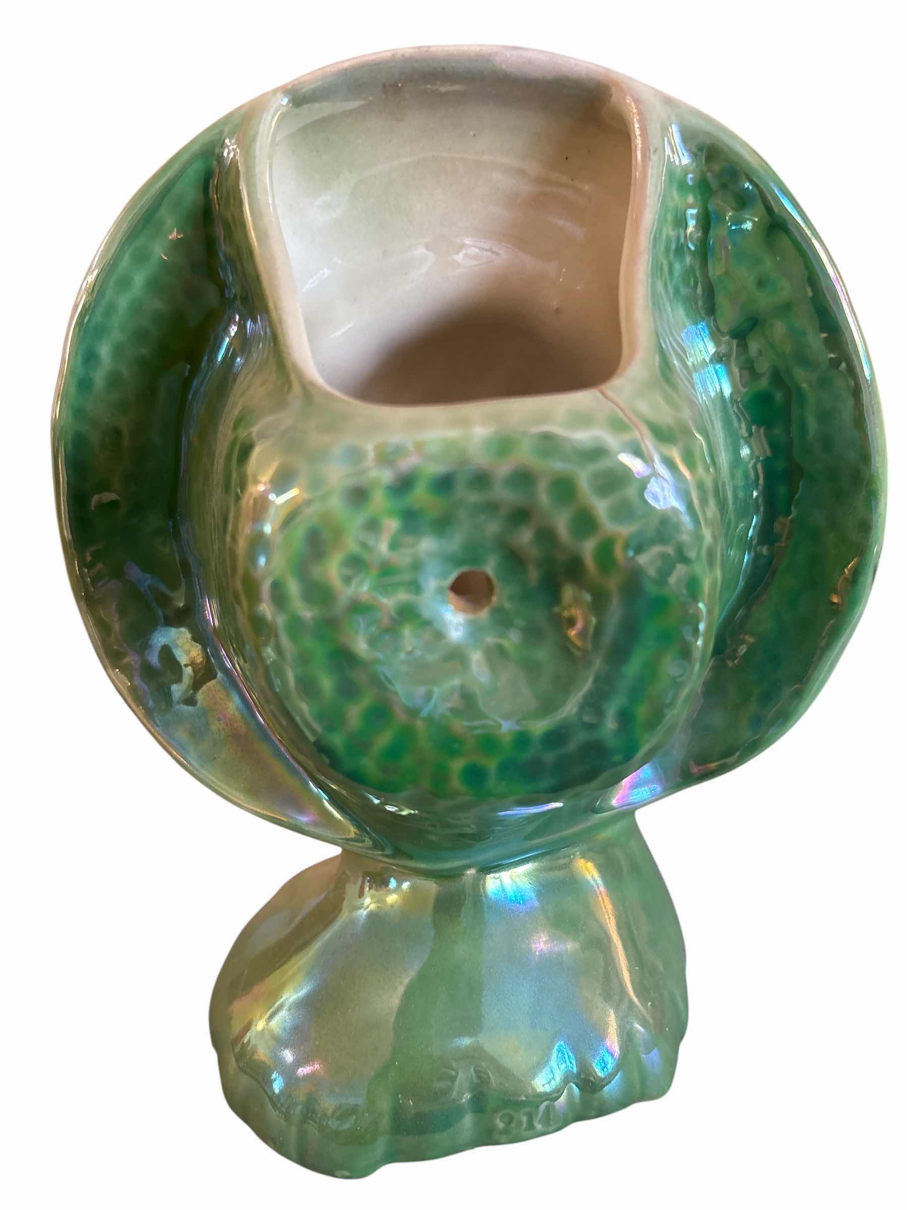Photo 1 of VINTAGE LADY HEAD VASE GREEN IRIDESCENT H7.25”