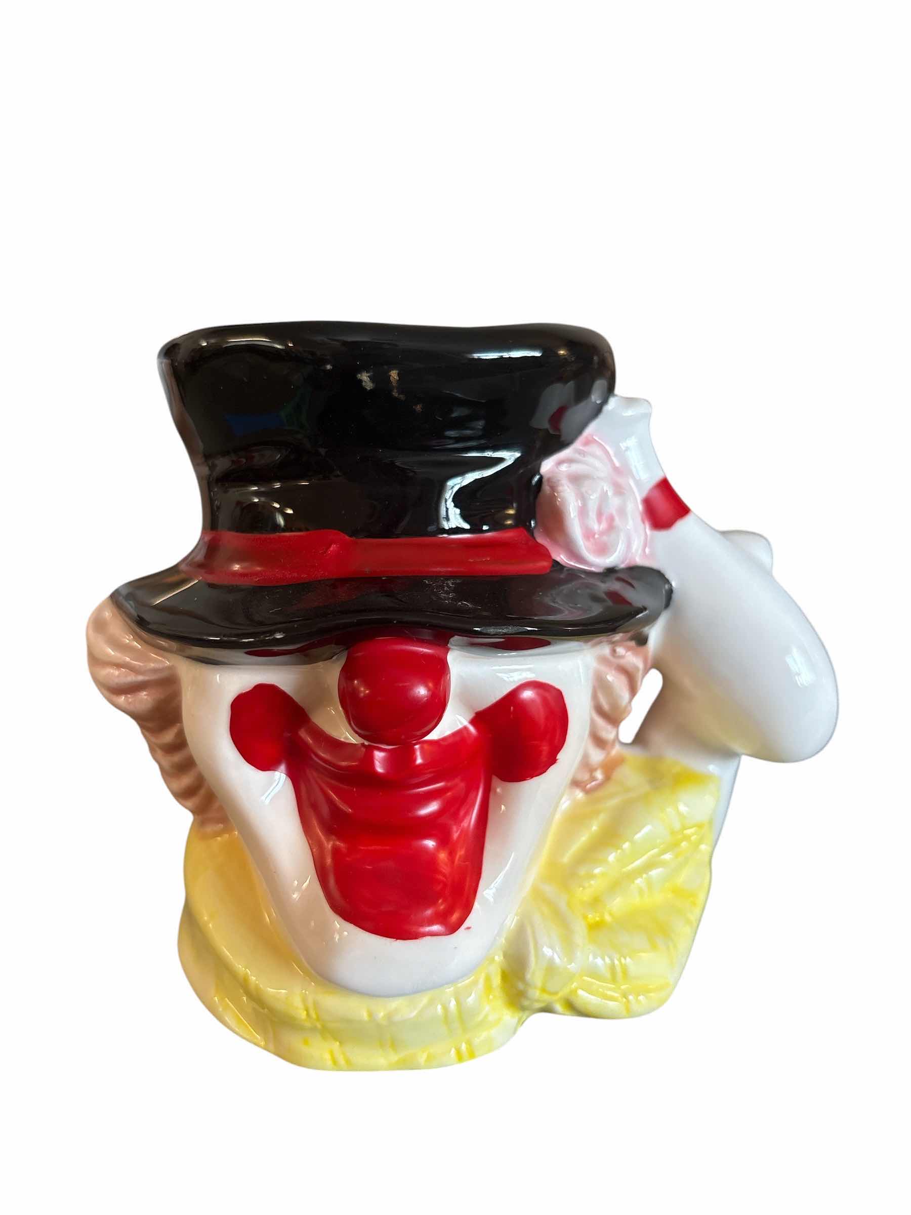 Photo 1 of (2)PCS CERAMIC CLOWN PLANTERS H4.5”