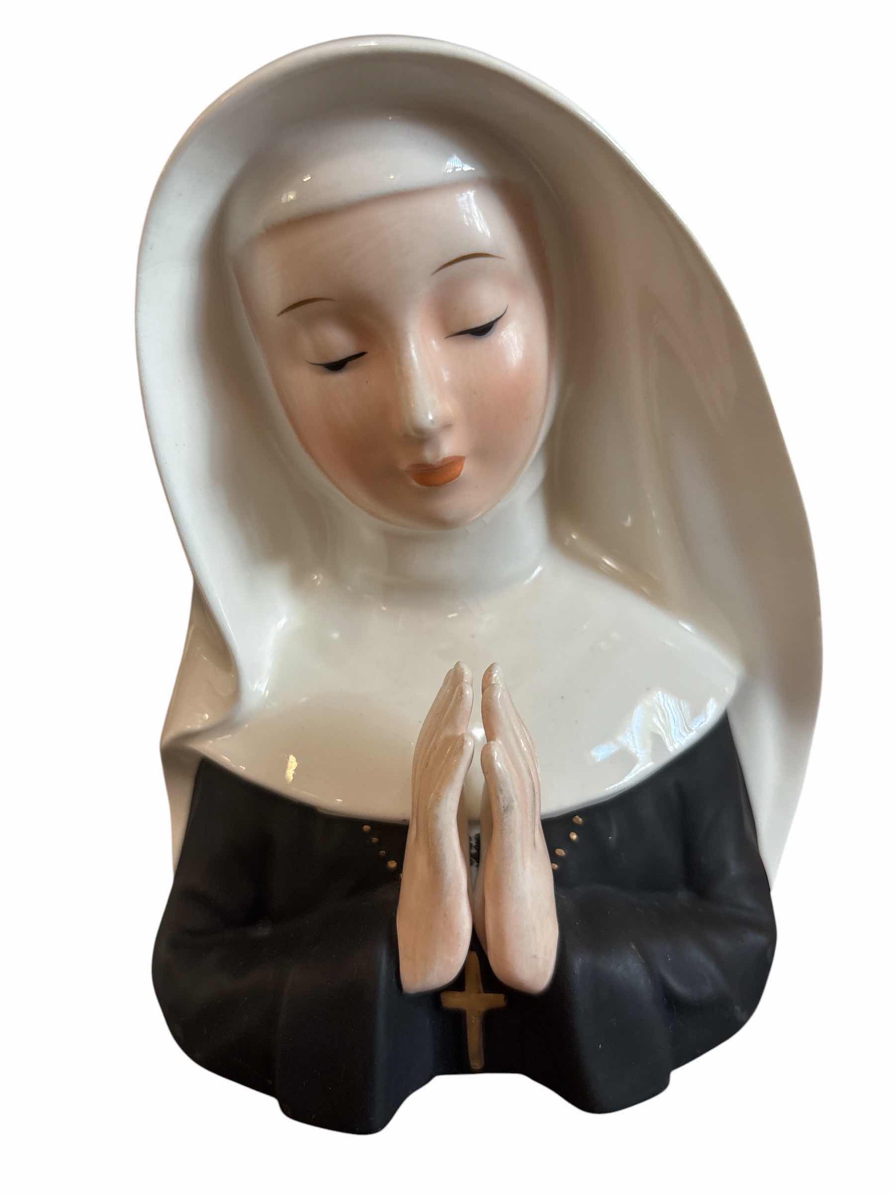 Photo 1 of VINTAGE VELCO PRAYING NUN HEAD VASE H6.5”