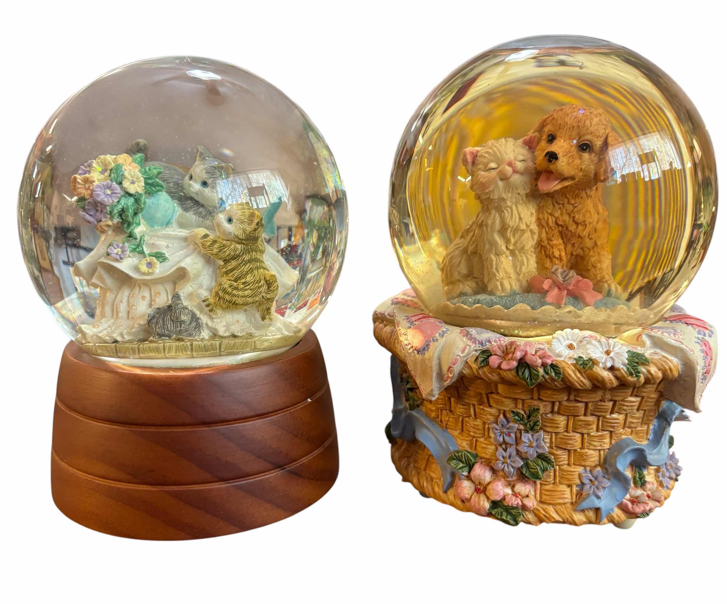 Photo 1 of MUSICAL SNOW GLOBES (4)