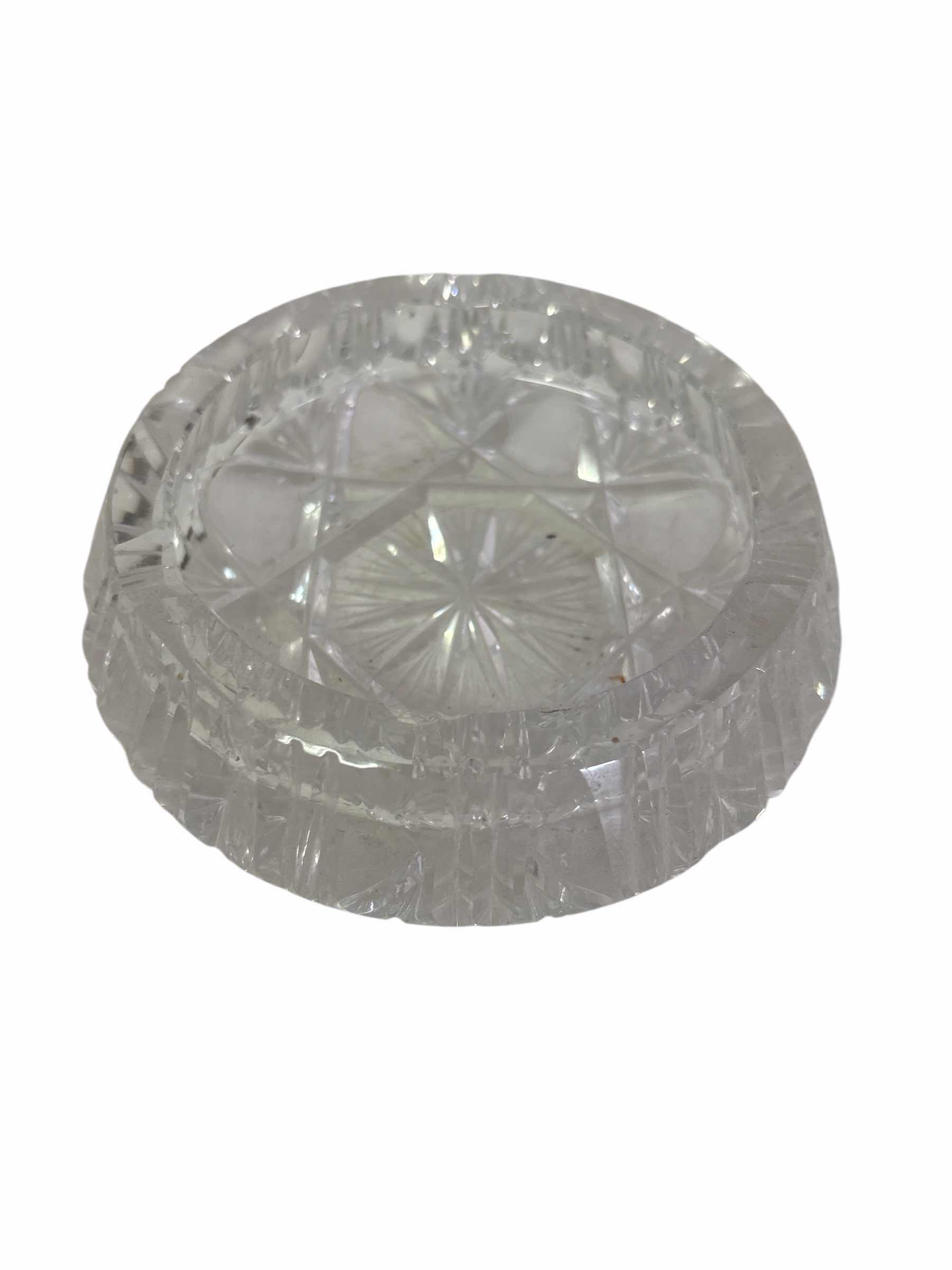 Photo 1 of (2)PCS GLASS ASHTRAY 5.5”