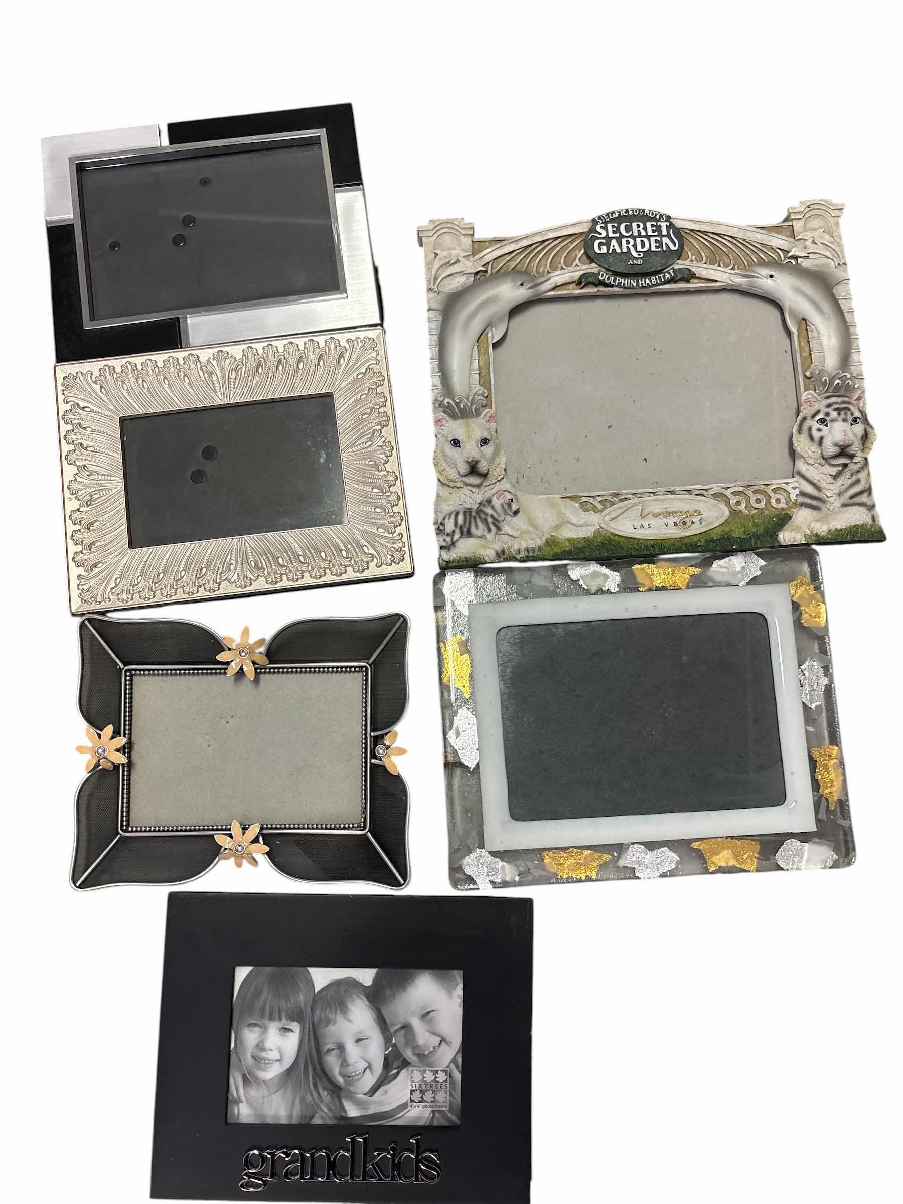Photo 1 of (8)PCS PICTURE FRAMES-GRANDKIDS & FAMILY
