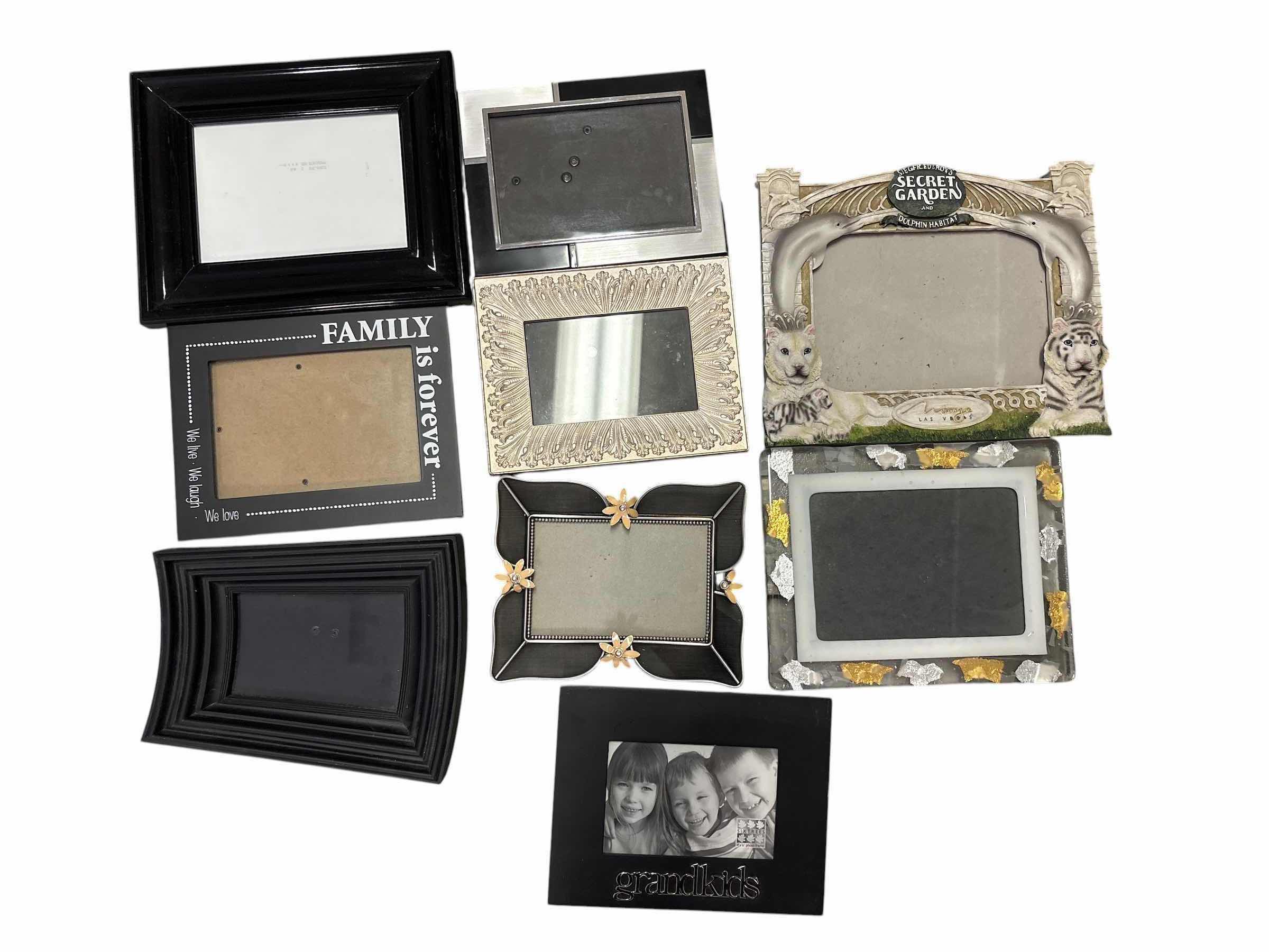 Photo 1 of (8)PCS PICTURE FRAMES-GRANDKIDS & FAMILY