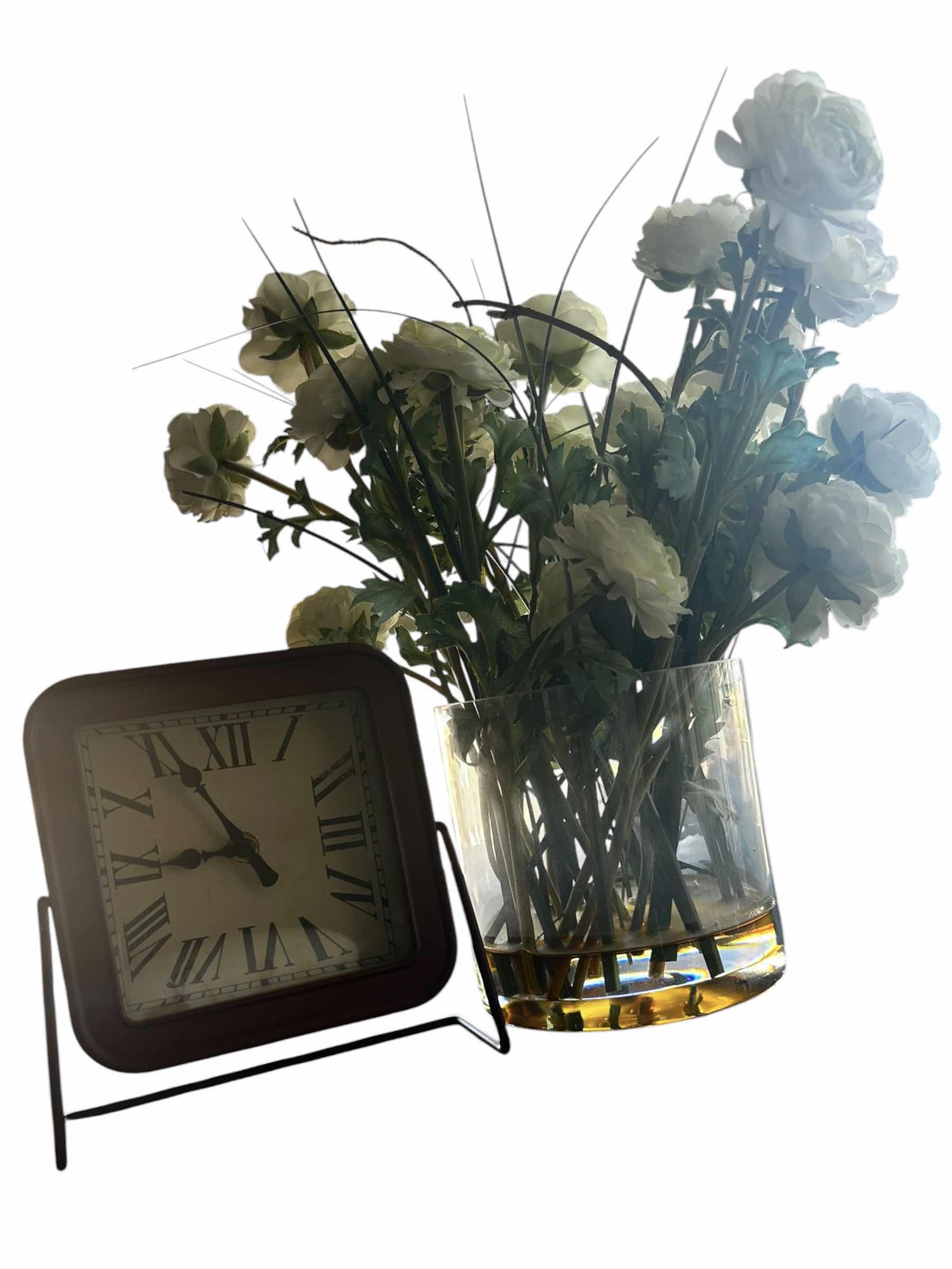 Photo 1 of VINTAGE-STYLE CLOCK WITH ARTIFICIAL FLOWERS IN GLASS VASE