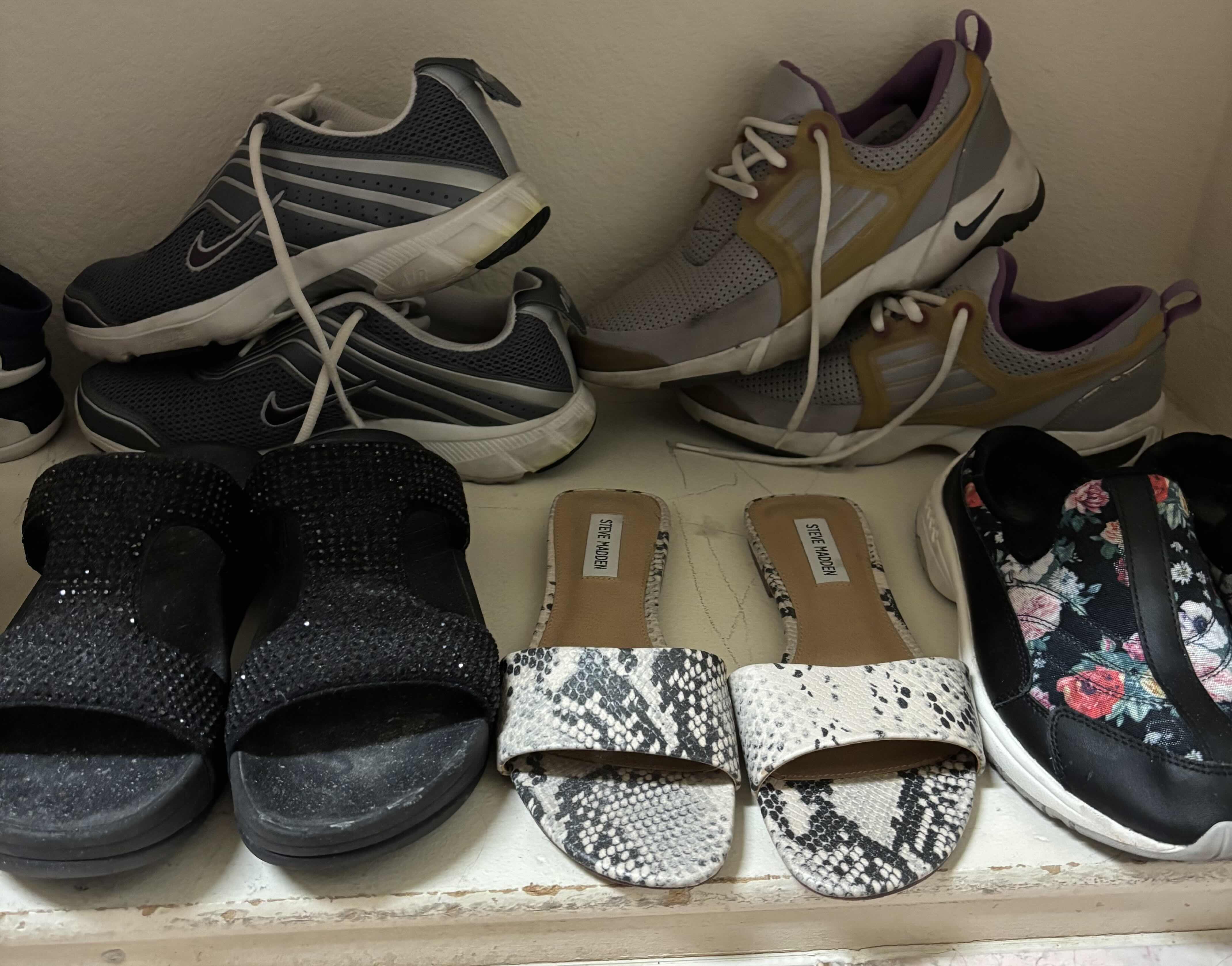 Photo 1 of CONTENTS OF SHELF: SHOES SIZE 5/6
