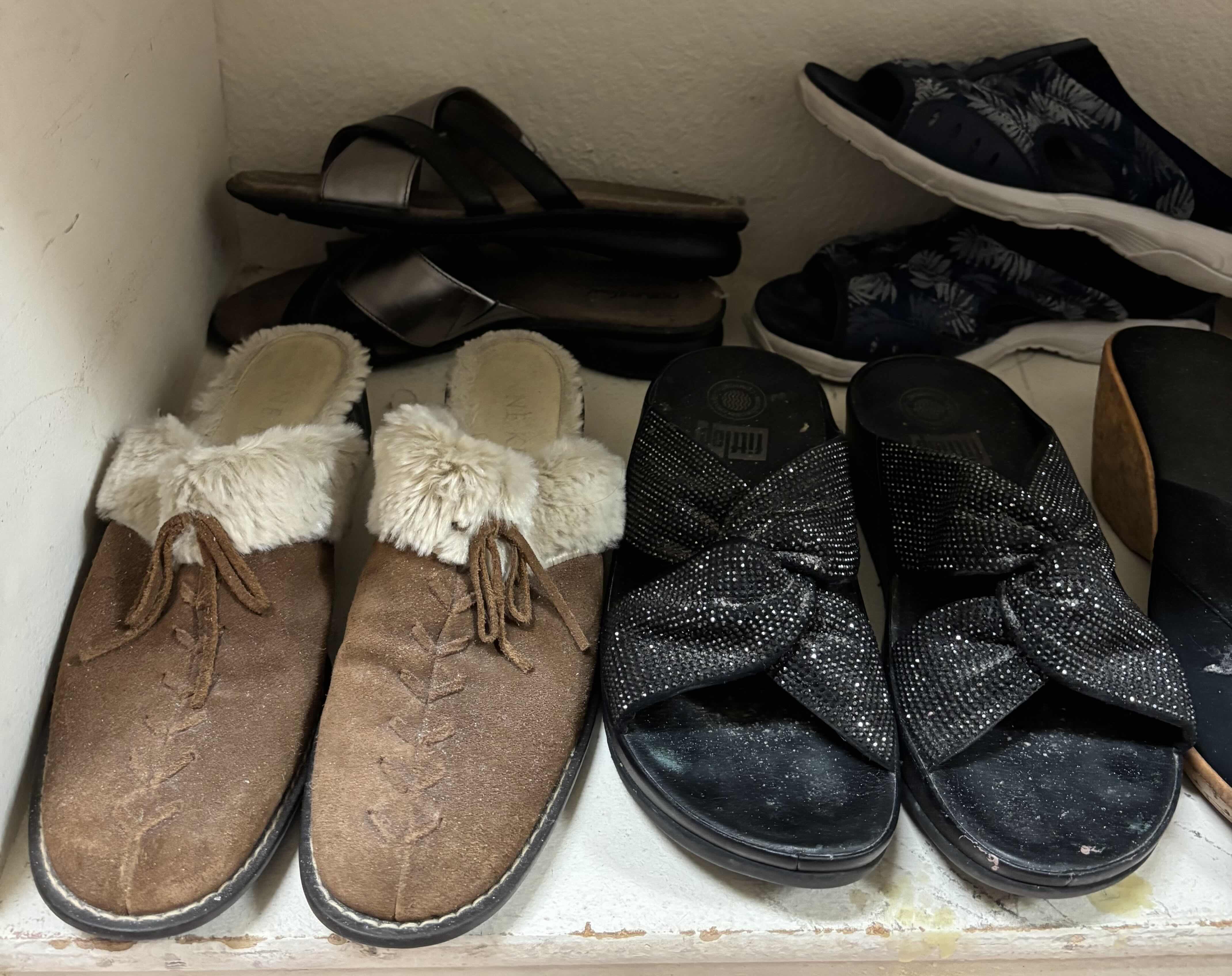 Photo 1 of CONTENTS OF SHELF: SHOES SIZE 5/6