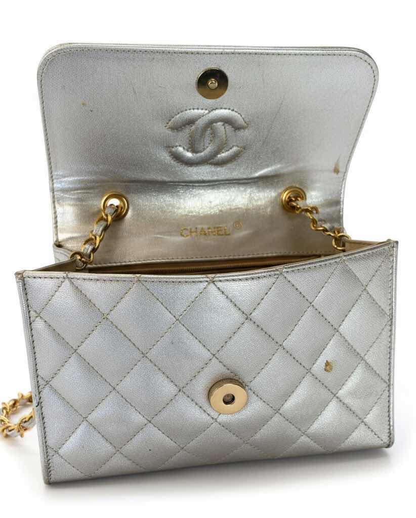 Photo 1 of CHANEL CLASSIC FLAP MINI SHOULDER BAG (AUTHENTICITY NOT VERIFIED)
