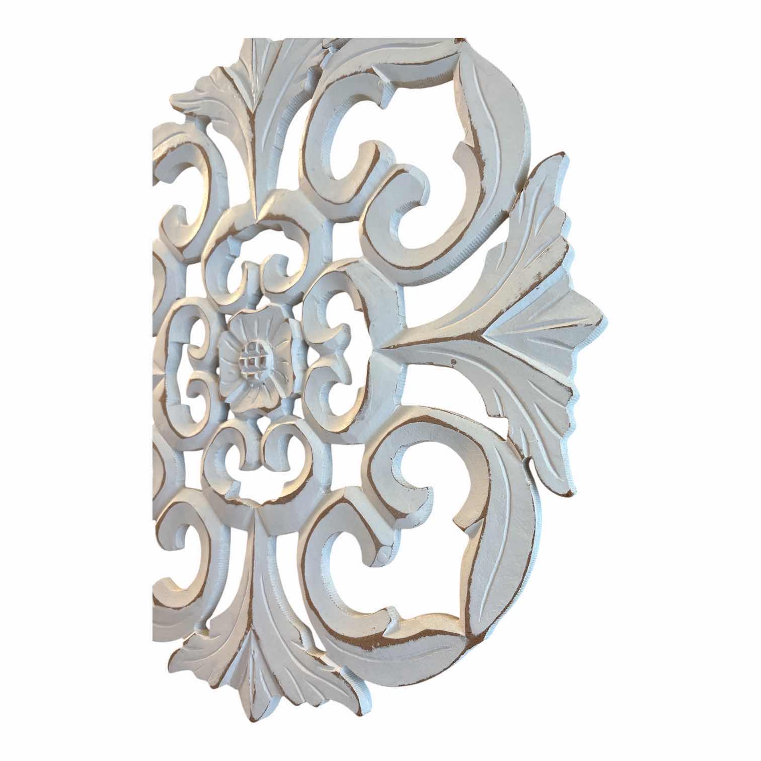 Photo 1 of (2)PCS RUSTIC FARMHOUSE MEDALLION WALL DECOR H15.5”