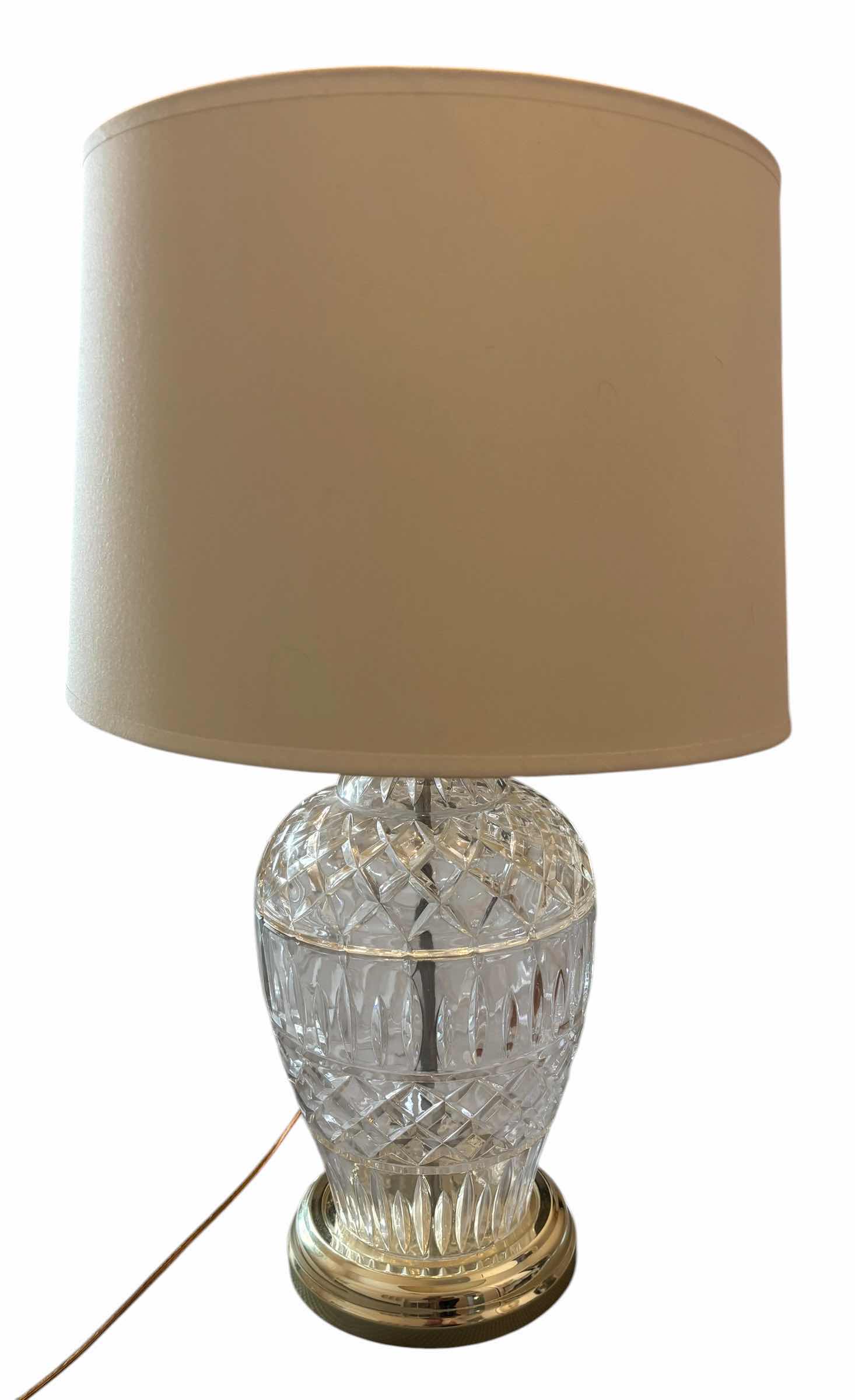 Photo 1 of VINTAGE TABLE LAMP H24”