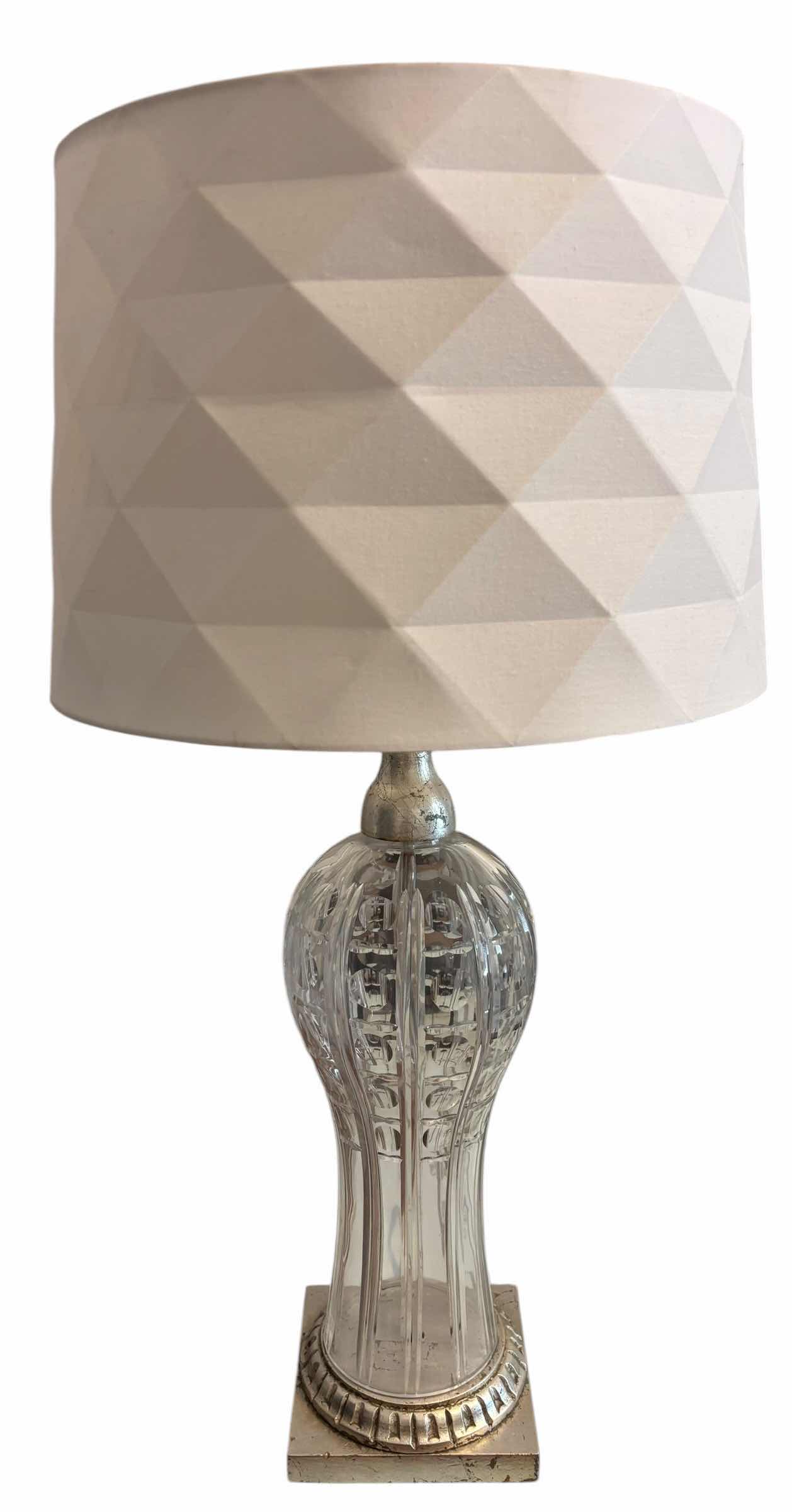 Photo 1 of VINTAGE TABLE LAMP H29”