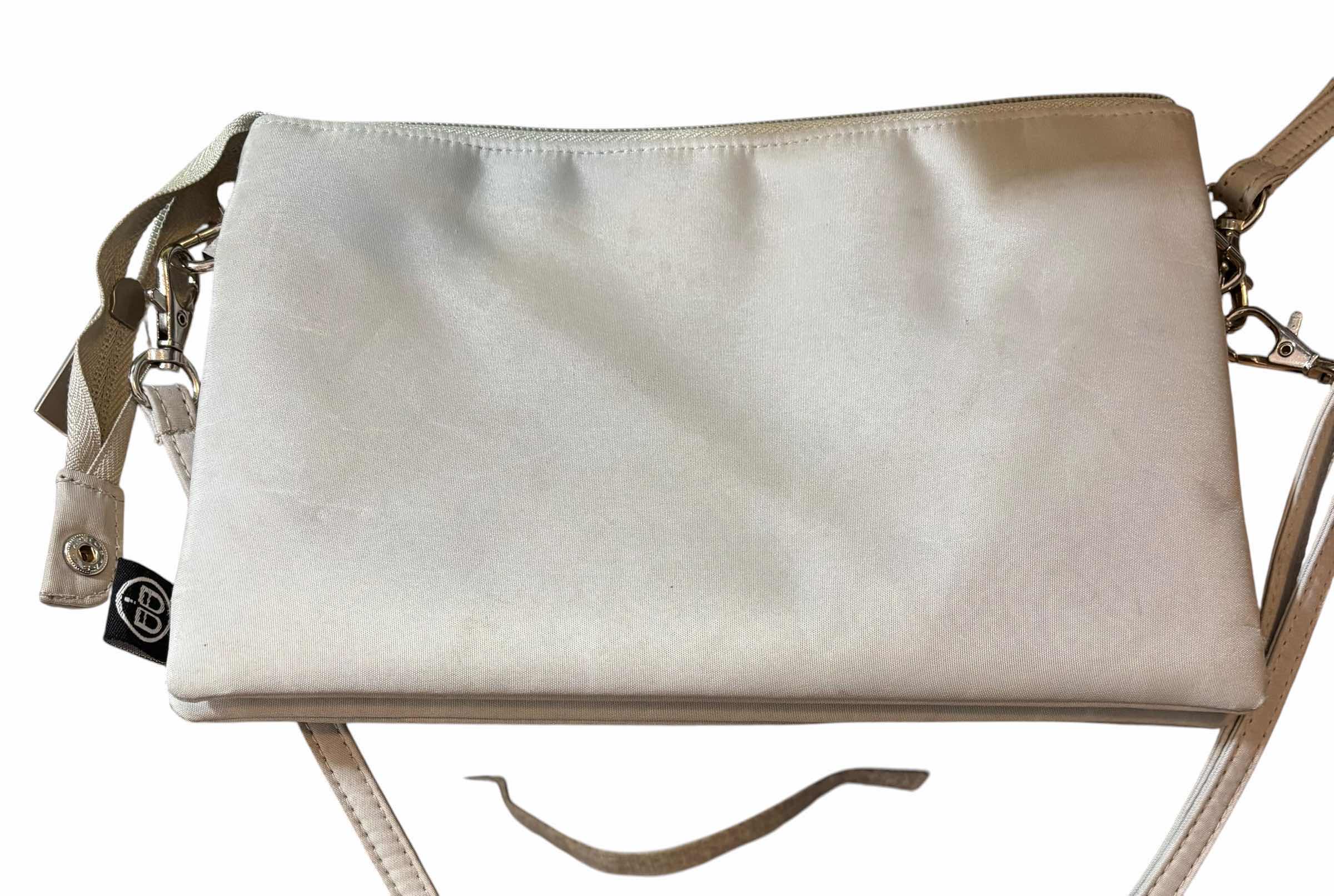 Photo 1 of PURSES & TOTES (4)