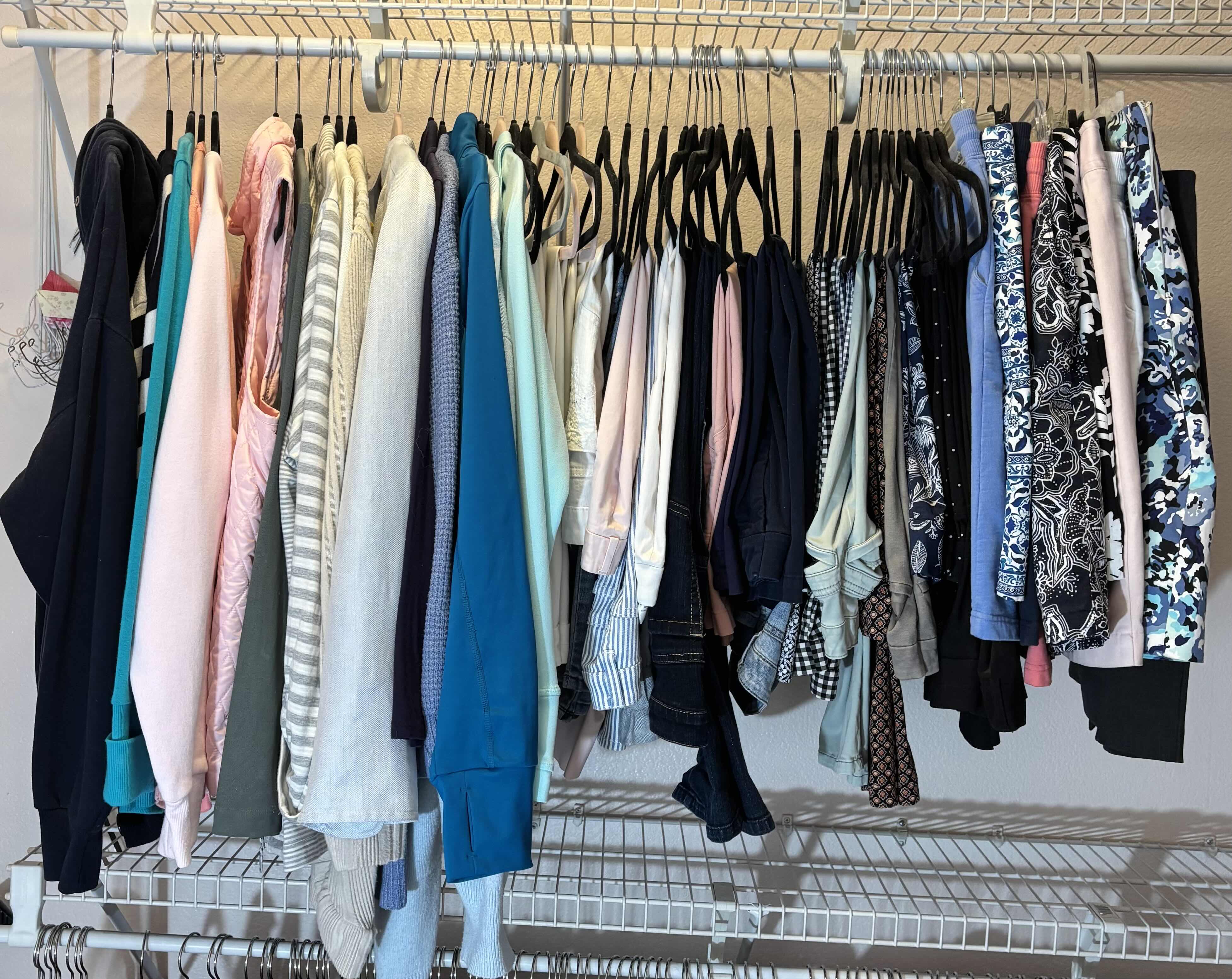 Photo 1 of WOMENS CLOTHES SIZE M - XL