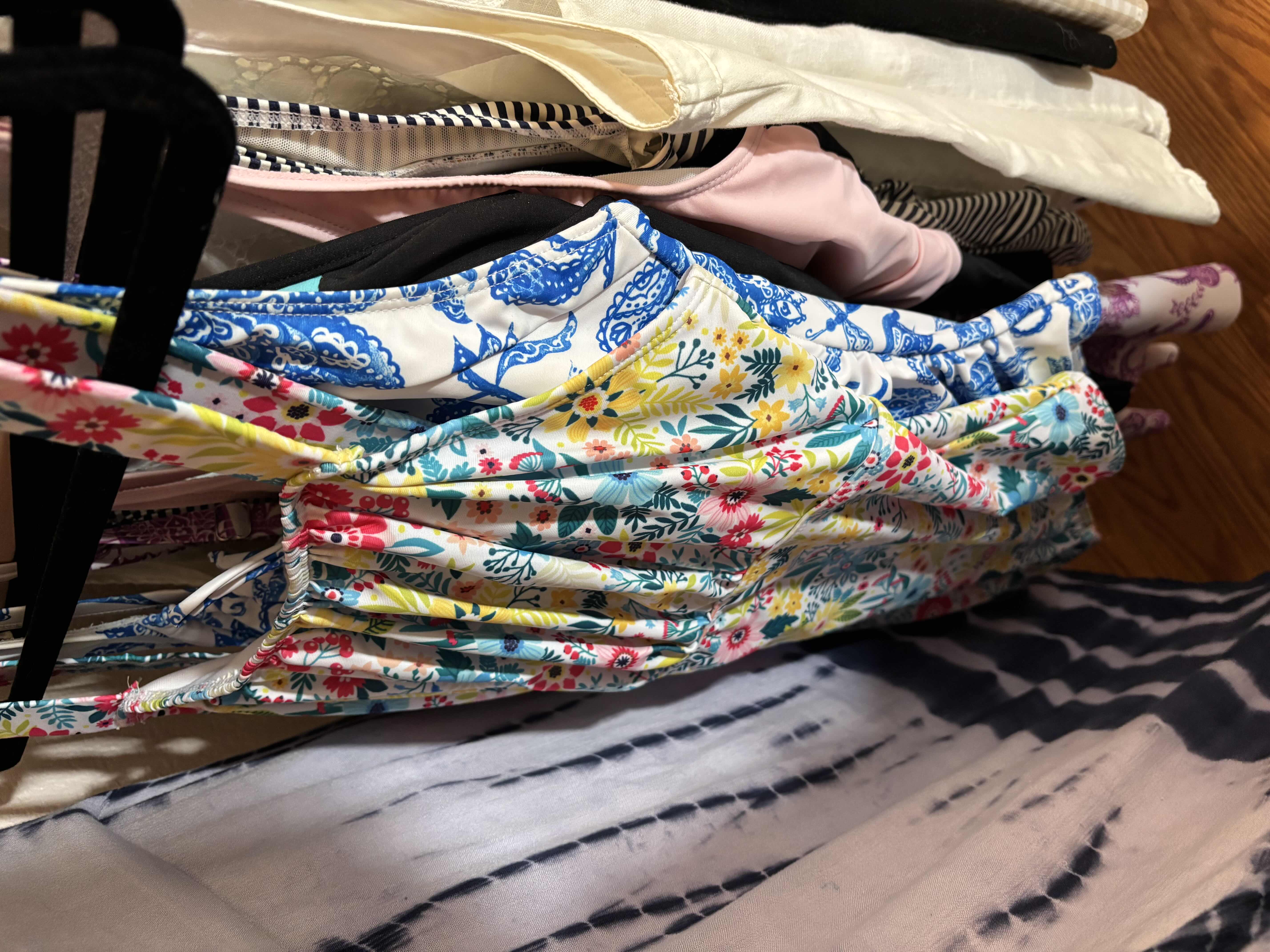 Photo 1 of WOMENS CLOTHES SIZE M - XL