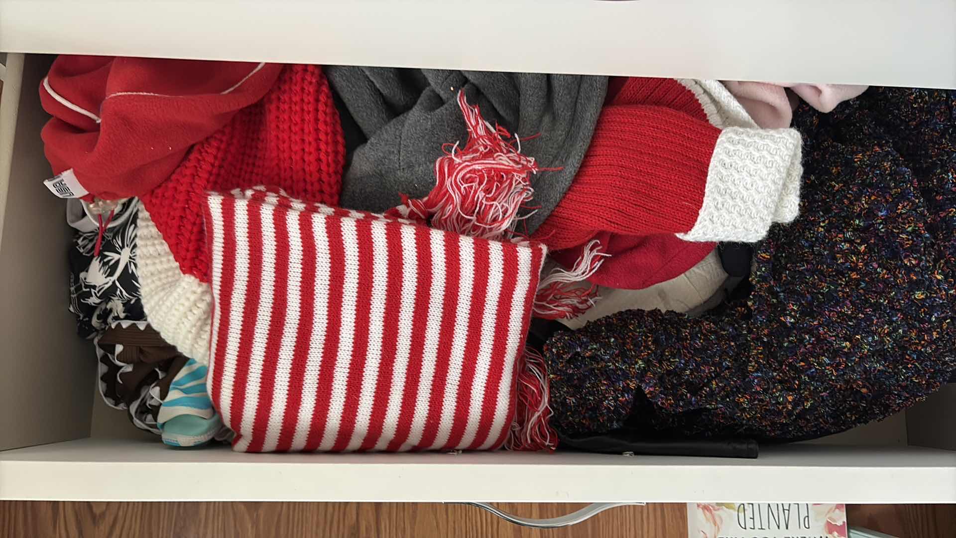 Photo 1 of PRIMARY BEDROOM WOMENS CLOTHING WORK OUT PANTS,SCARVES AND MORE M/L