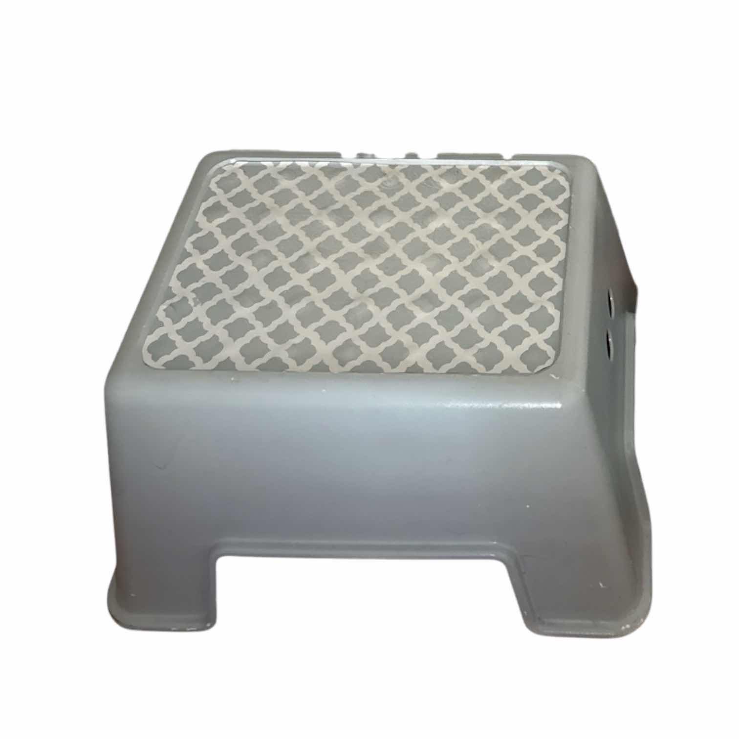 Photo 1 of (3)PCS PLASTIC STEP STOOLS TALLEST H8”