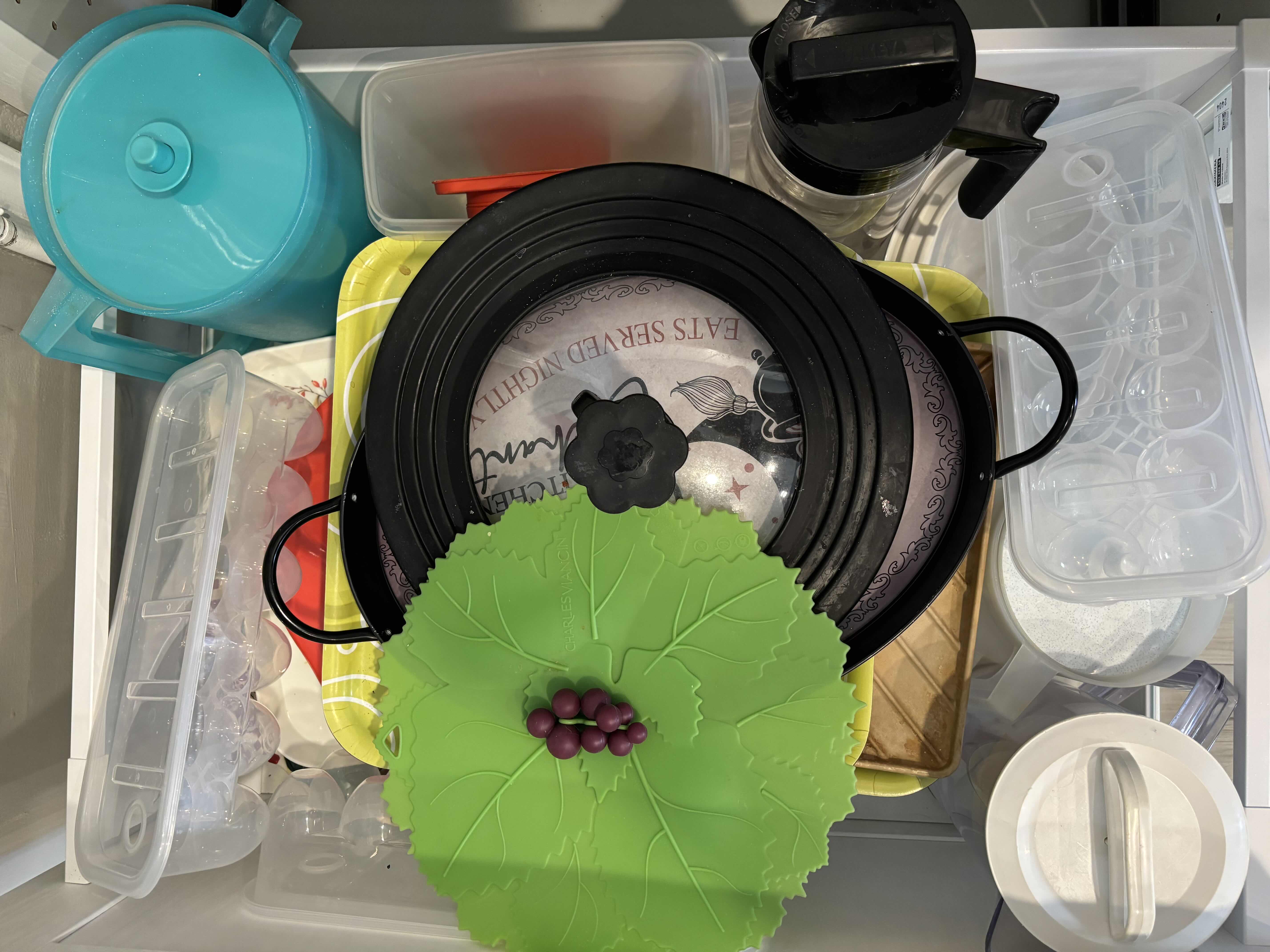 Photo 1 of CONTENTS OF KITCHEN DRAWER