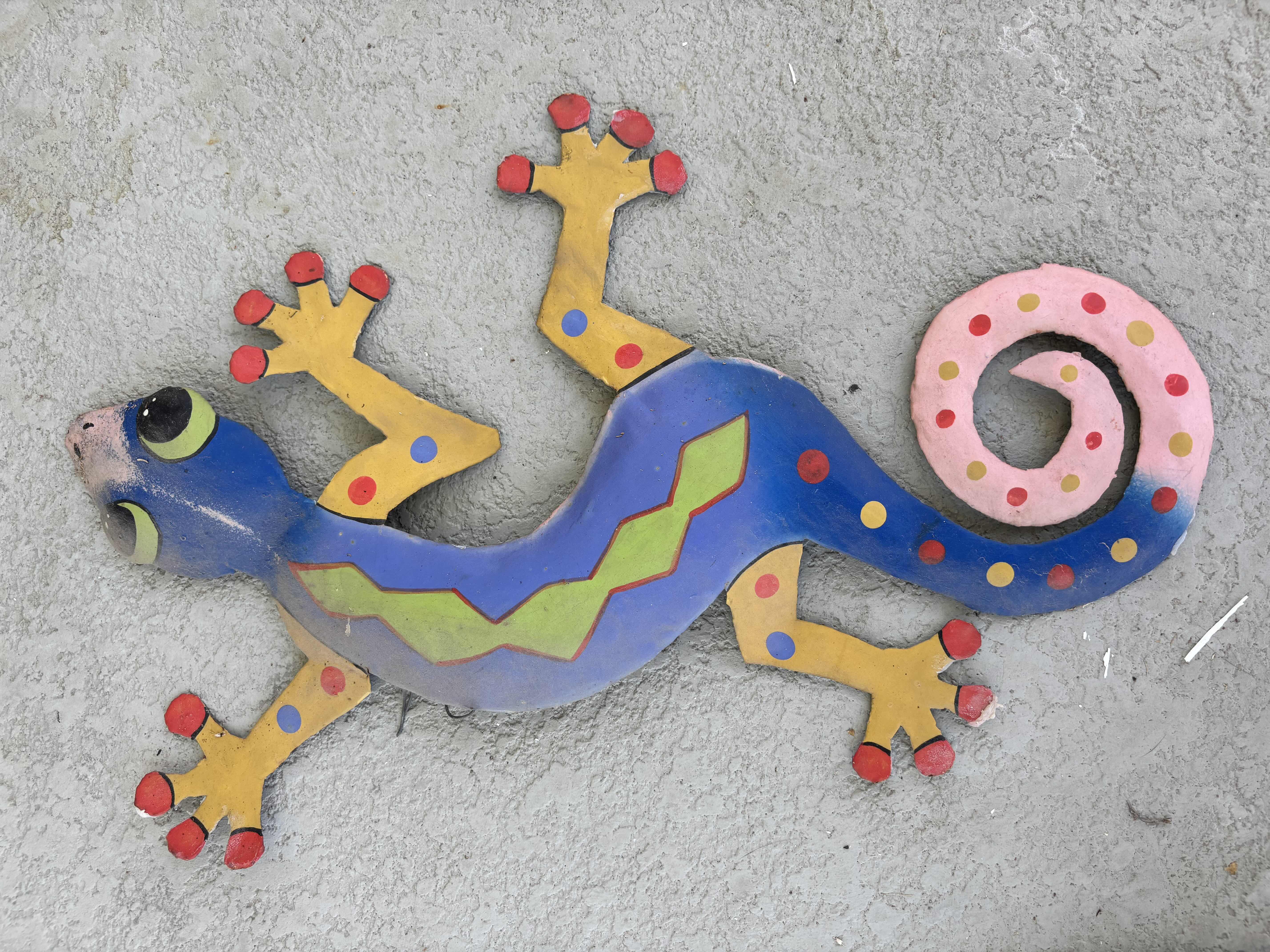 Photo 1 of OUTDOOR WALL DECOR (LARGEST 24”)