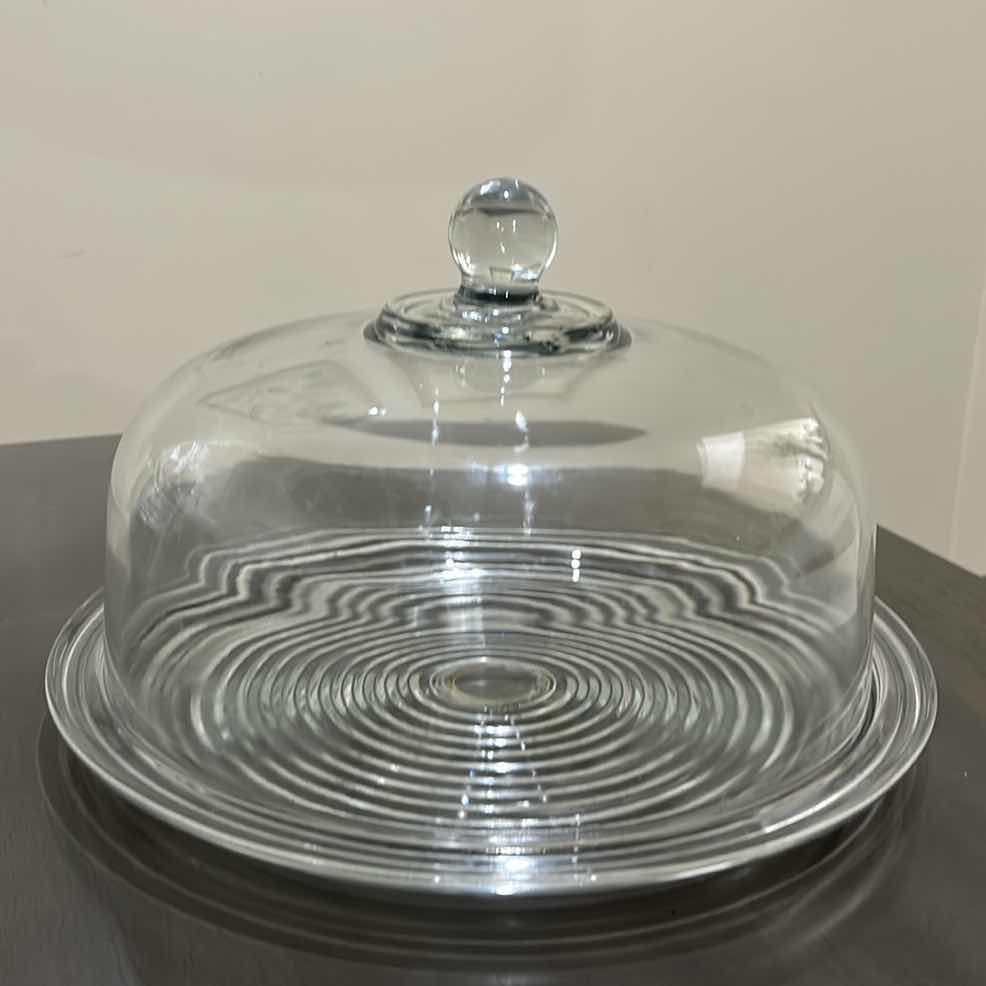 Photo 1 of VINTAGE ANCHOR HOCKING PARK AVENUE CAKE PLATE FEATURING A DISTINCTIVE CONCENTRIC CIRCLE PATTERN.