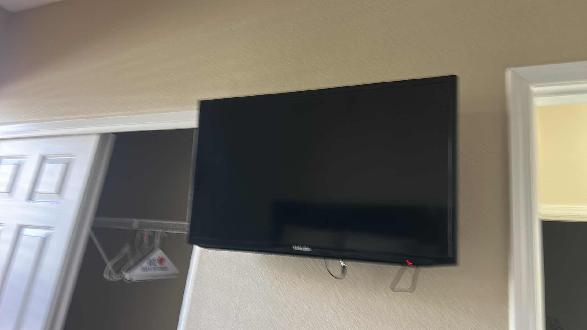 Photo 1 of SAMSUNG 32” TV