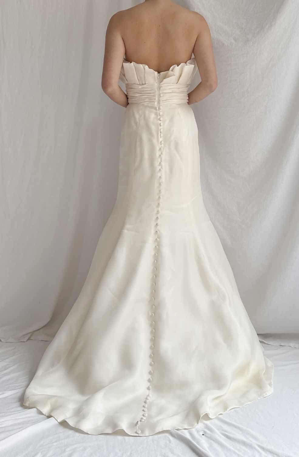 Photo 1 of STUNNING MONIQUE LHUILLIER STRAPLESS PLEATED BODICE W FLARE SKIRT WEDDING DRESS SIZE 4/6