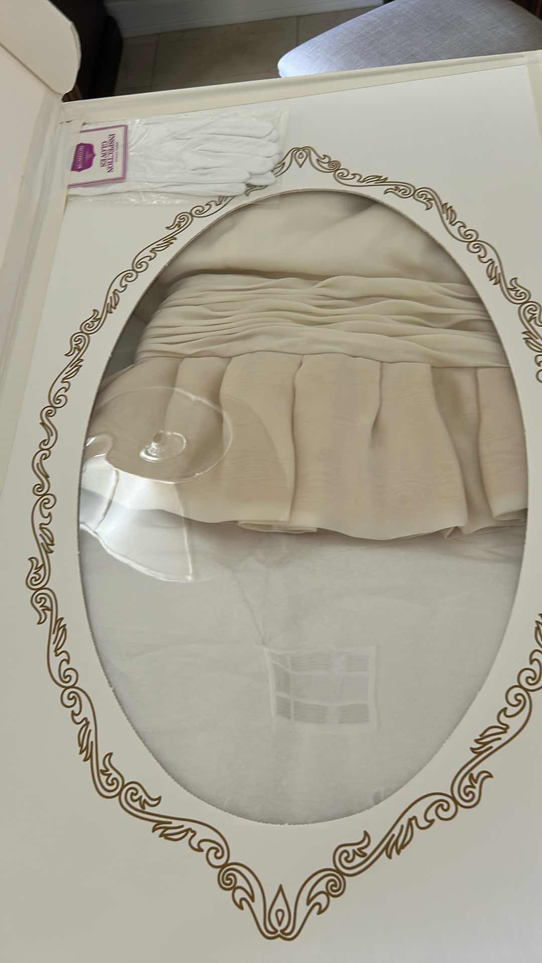 Photo 1 of STUNNING MONIQUE LHUILLIER STRAPLESS PLEATED BODICE W FLARE SKIRT WEDDING DRESS SIZE 4/6