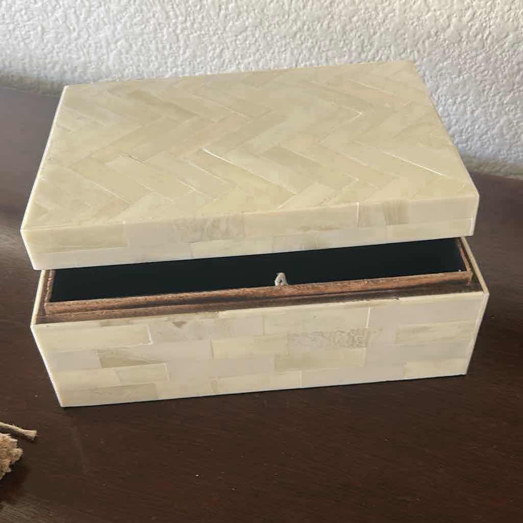 Photo 1 of MANGO WOOD GARLAND ALABASTER BOX & WOOD BOWL
