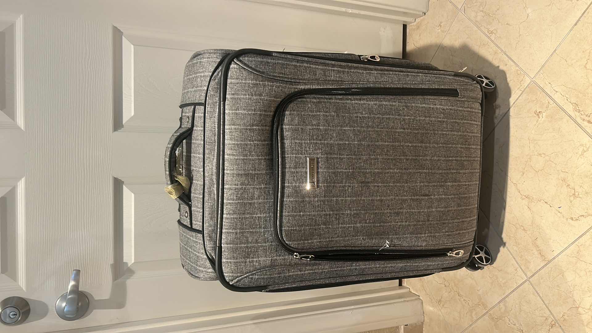 Photo 1 of LONDON FOG SUITCASE