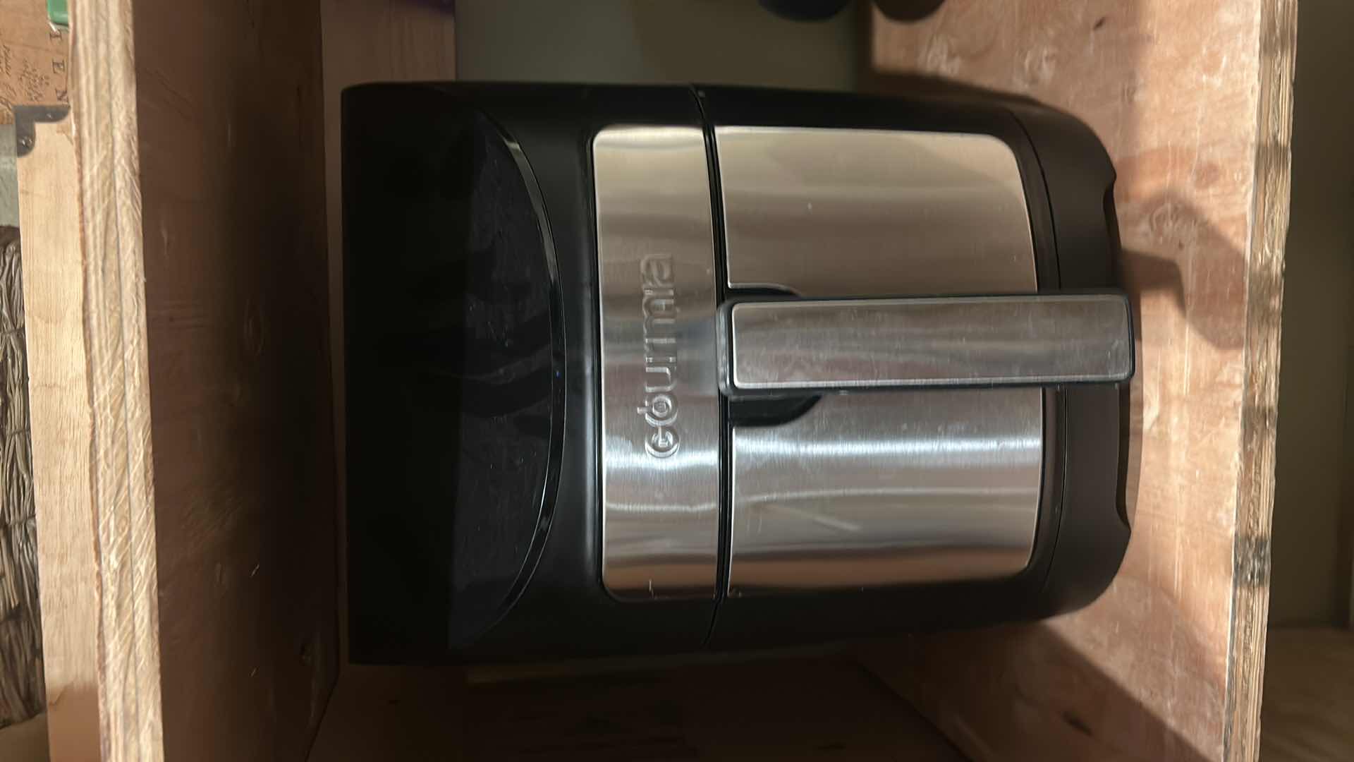 Photo 1 of GOURMIA DIGITAL AIR FRYER.