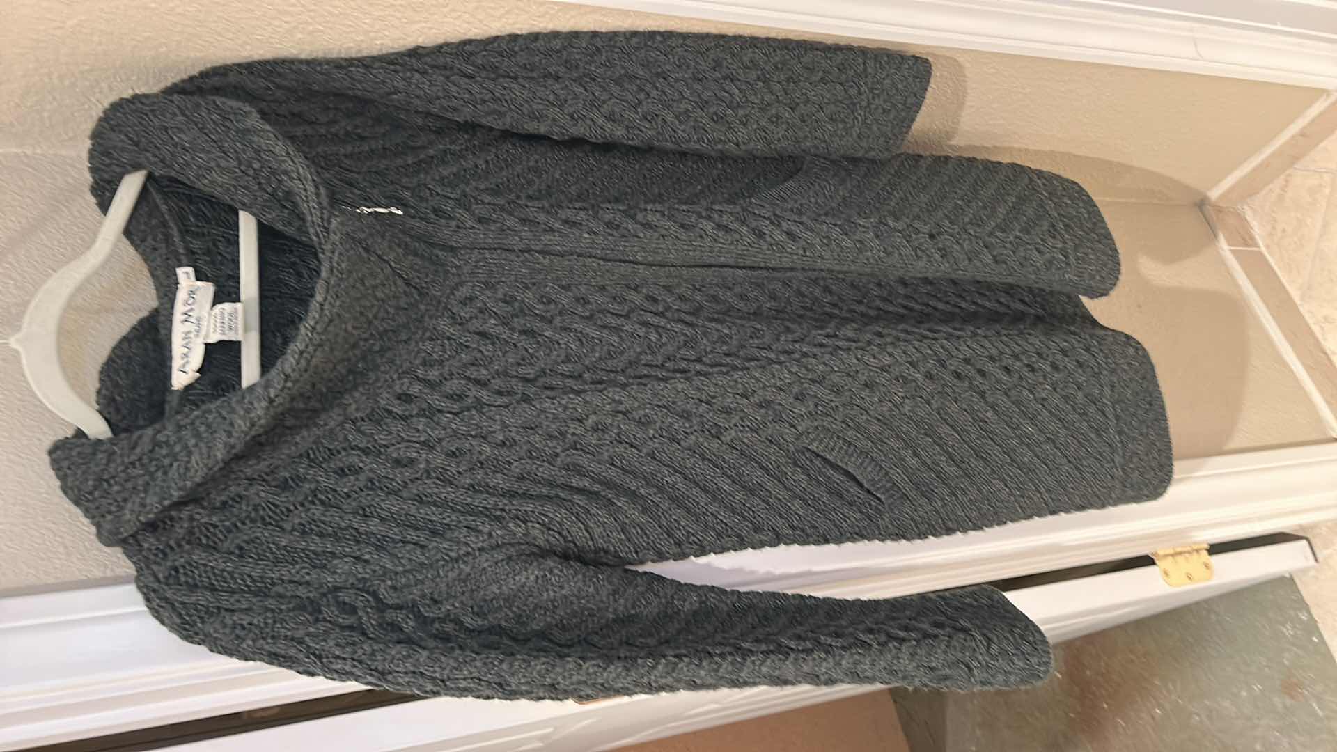 Photo 1 of VINTAGE ARAN MÖR, IRELAND MERINO  WOOL SWEATER SIZE LARGE