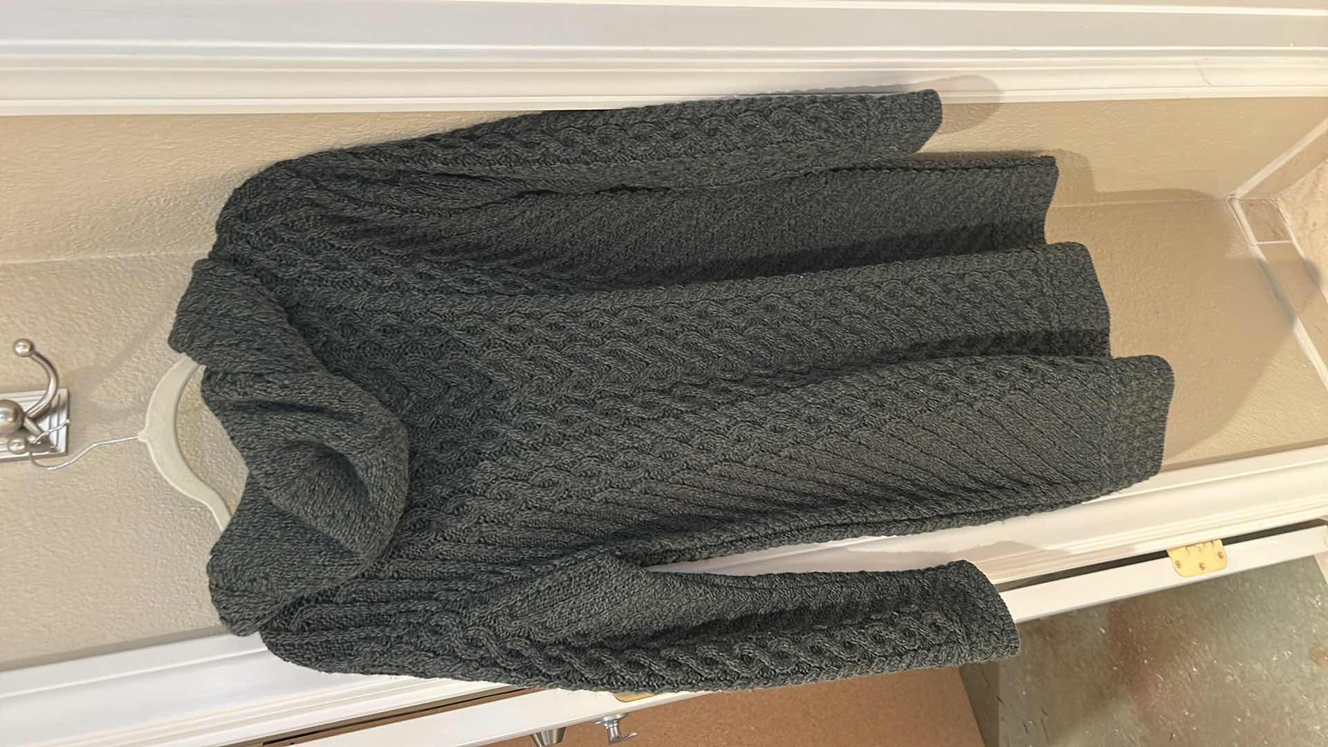 Photo 1 of VINTAGE ARAN MÖR, IRELAND MERINO  WOOL SWEATER SIZE LARGE