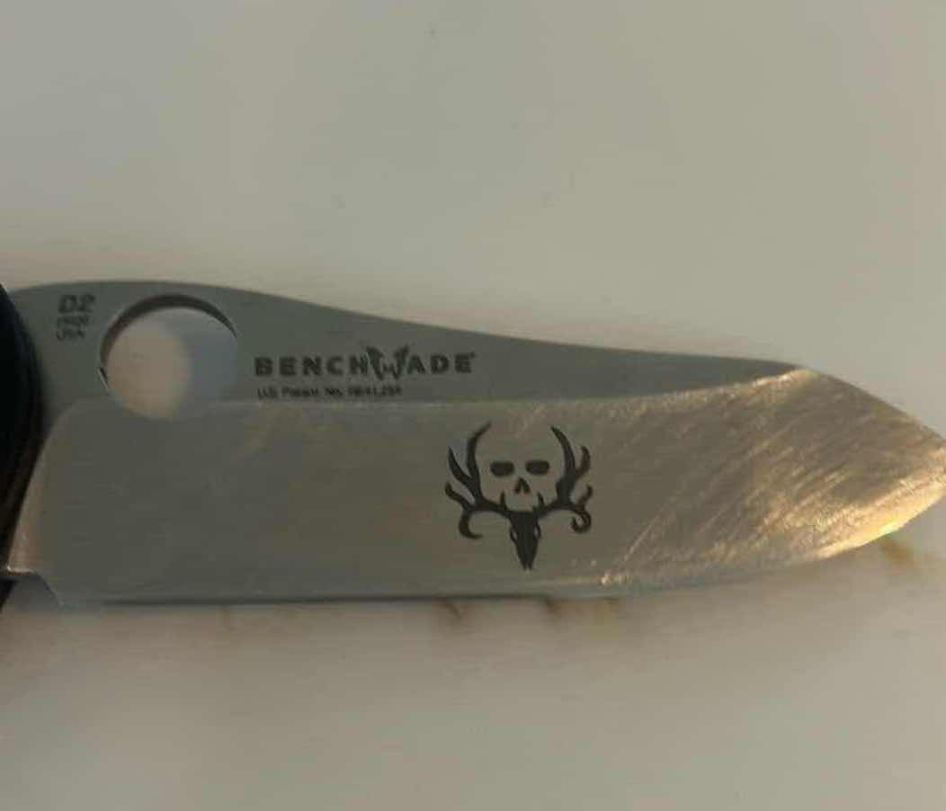 Photo 1 of BENCHMADE BONE COLLECTOR FOLDING POCKET KNIFE W BLACK HANDLE & SATIN FINISHED DROP POINT BLADE W CASE