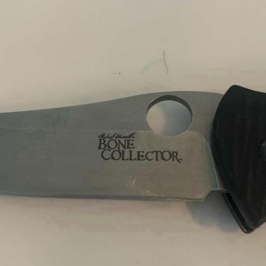 Photo 1 of BENCHMADE BONE COLLECTOR FOLDING POCKET KNIFE W BLACK HANDLE & SATIN FINISHED DROP POINT BLADE W CASE