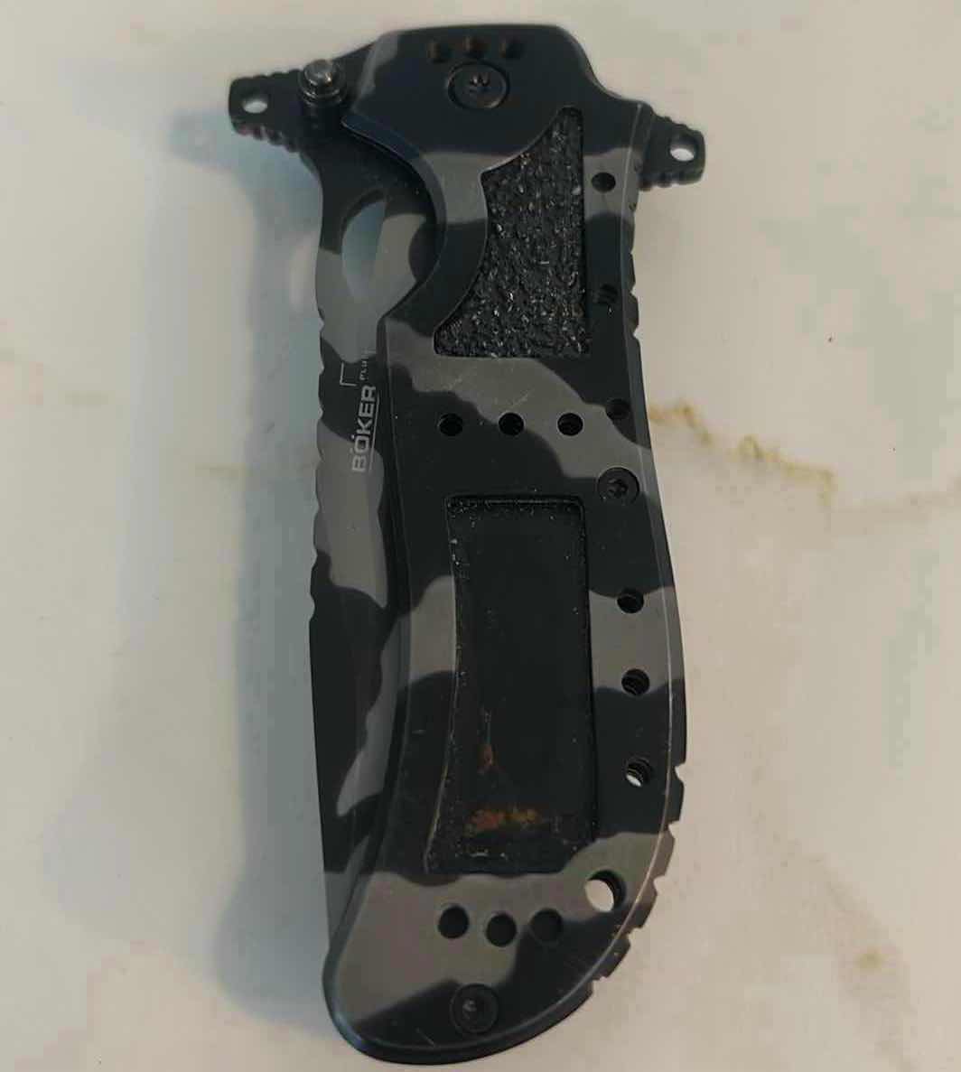 Photo 1 of BOKER  PLUS CAMO DEFENDER LINER FOLDING KNIFE W CAMO FINISH & PARTIAL SERRATED BLADE