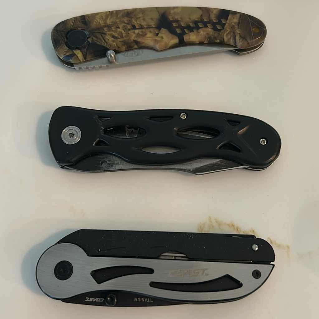Photo 1 of 3-TACTICAL FOLDING KNIVES WOODLAND CAMO FROST CUTLERY COAST