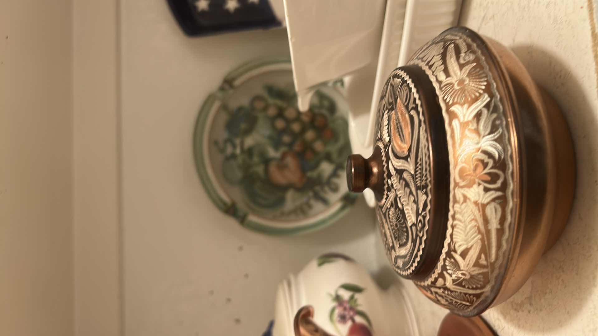 Photo 1 of CONTENTS OF SHELF DECORATIVE KITCHEN WARE