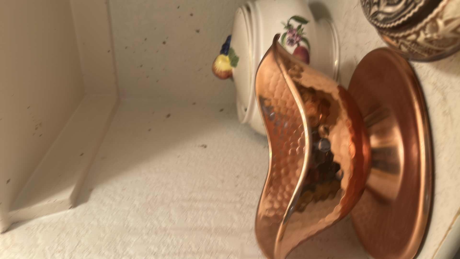 Photo 1 of CONTENTS OF SHELF DECORATIVE KITCHEN WARE