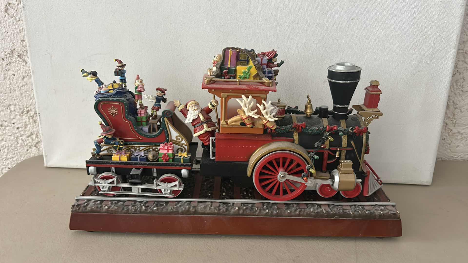Photo 1 of CHRISTMAS CHOO-CHOO TRAIN DECOR H7 1/2”