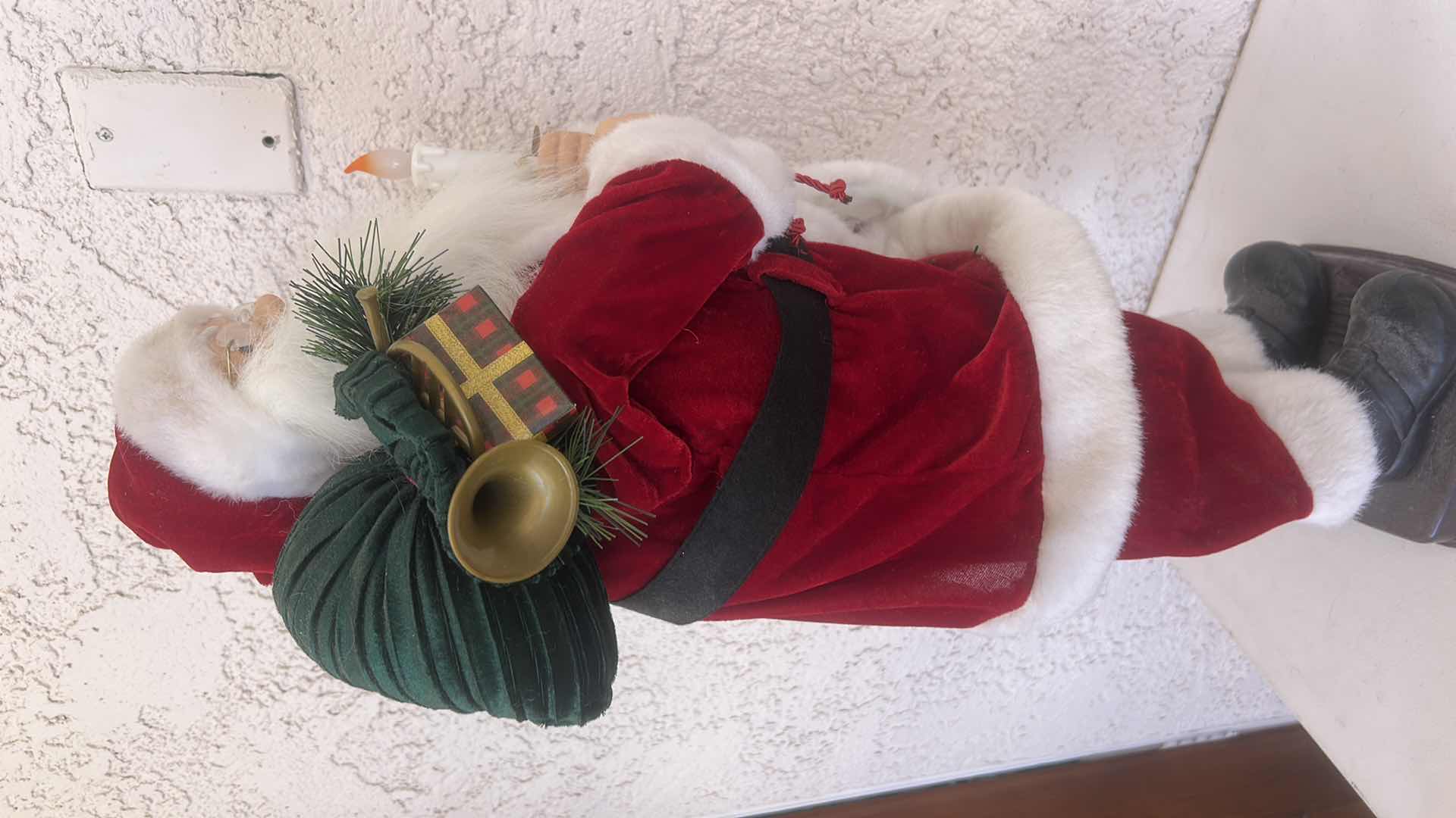 Photo 1 of SANTA CLAUS DECOR H29”