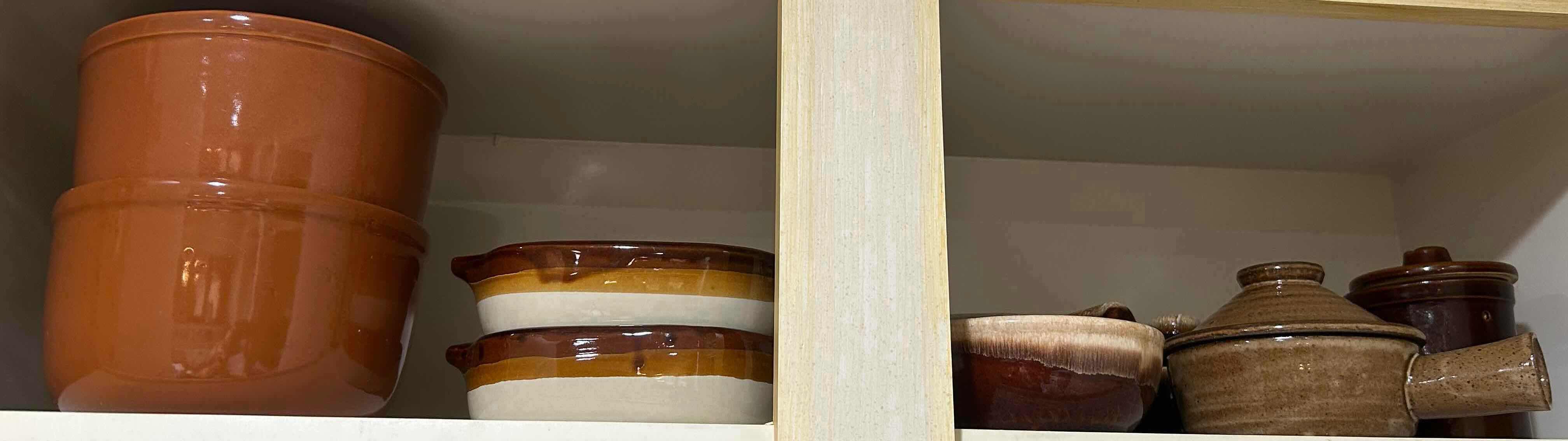 Photo 1 of CONTENTS OF SHELF CERAMIC BROWN SERVEWARE