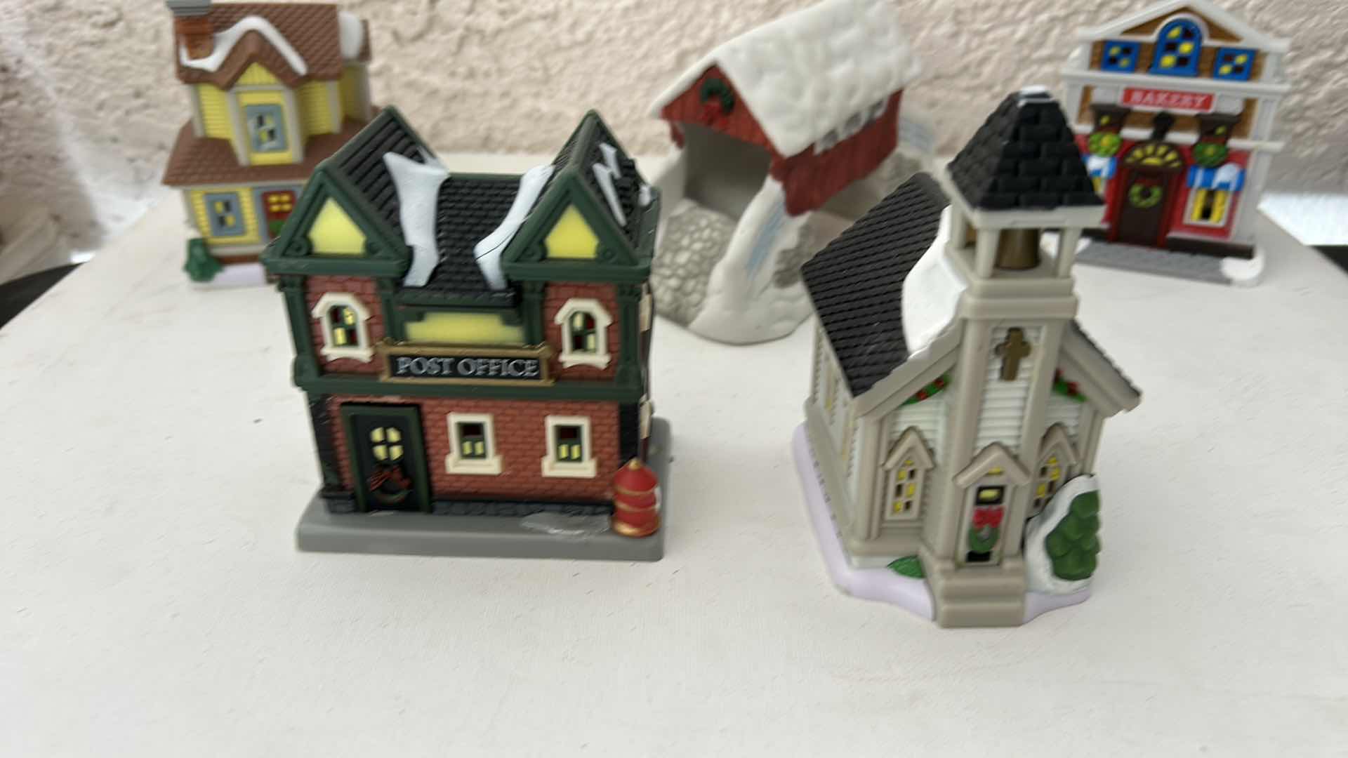Photo 1 of FIVE MINIATURE PLASTIC CHRISTMAS VILLAGE PIECES AND ONE CERAMIC PIECE H4.5”
