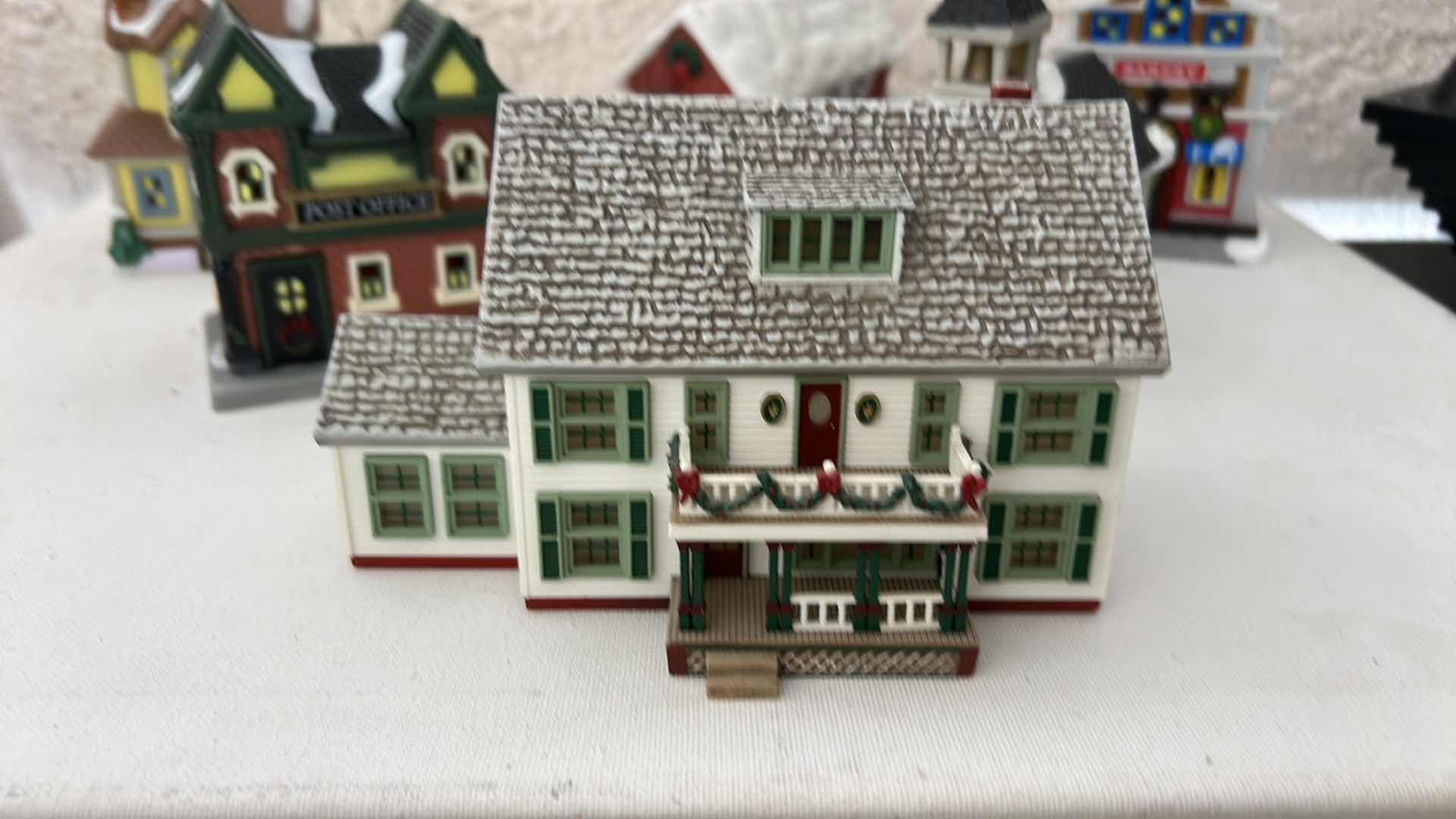 Photo 1 of FIVE MINIATURE PLASTIC CHRISTMAS VILLAGE PIECES AND ONE CERAMIC PIECE H4.5”