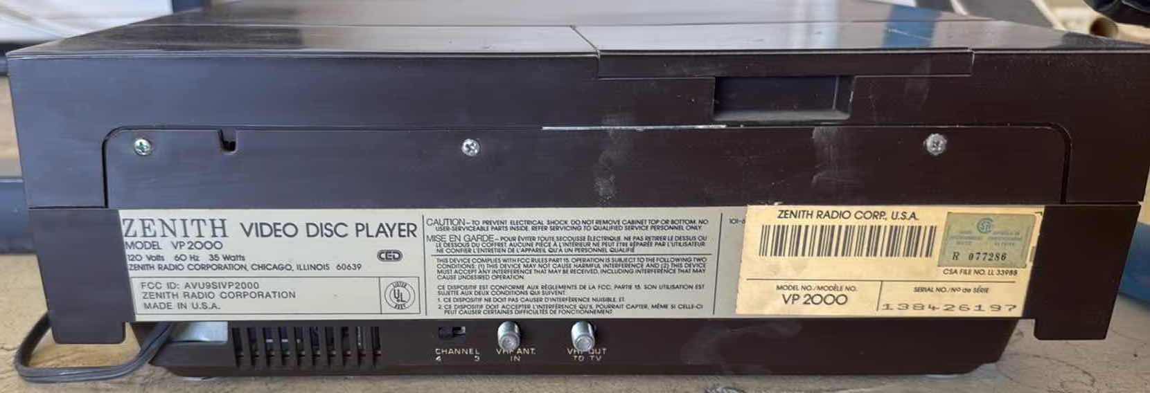 View 4 of VINTAGE ZENITH VP2000 VIDEO DISC PLAYER USES CED TECHNOLOGY  MOVIE LOTS SOLD SEPARATELY 17" X 6"
