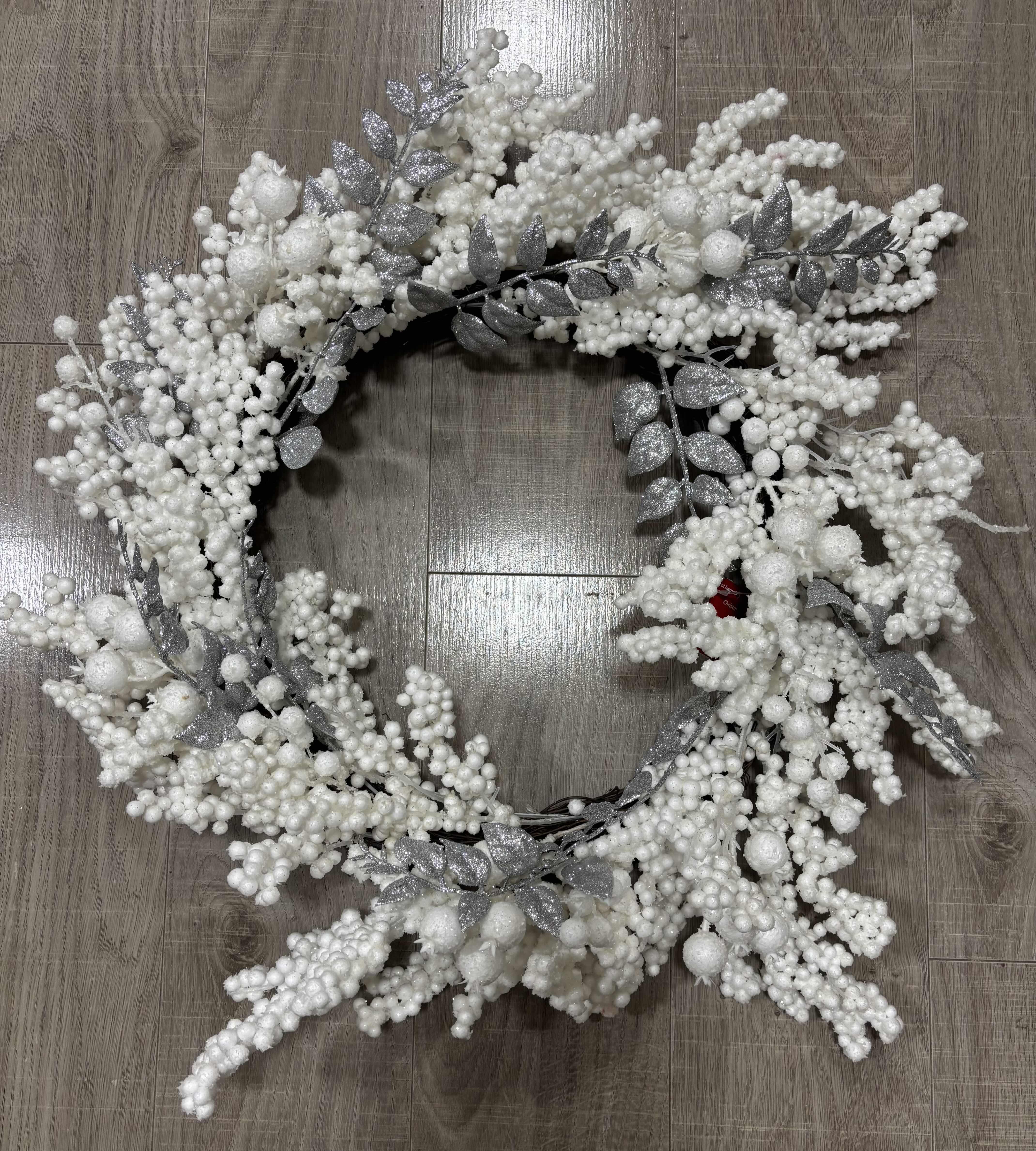 Photo 1 of NWT CHRISTMAS 26” WREATH $45