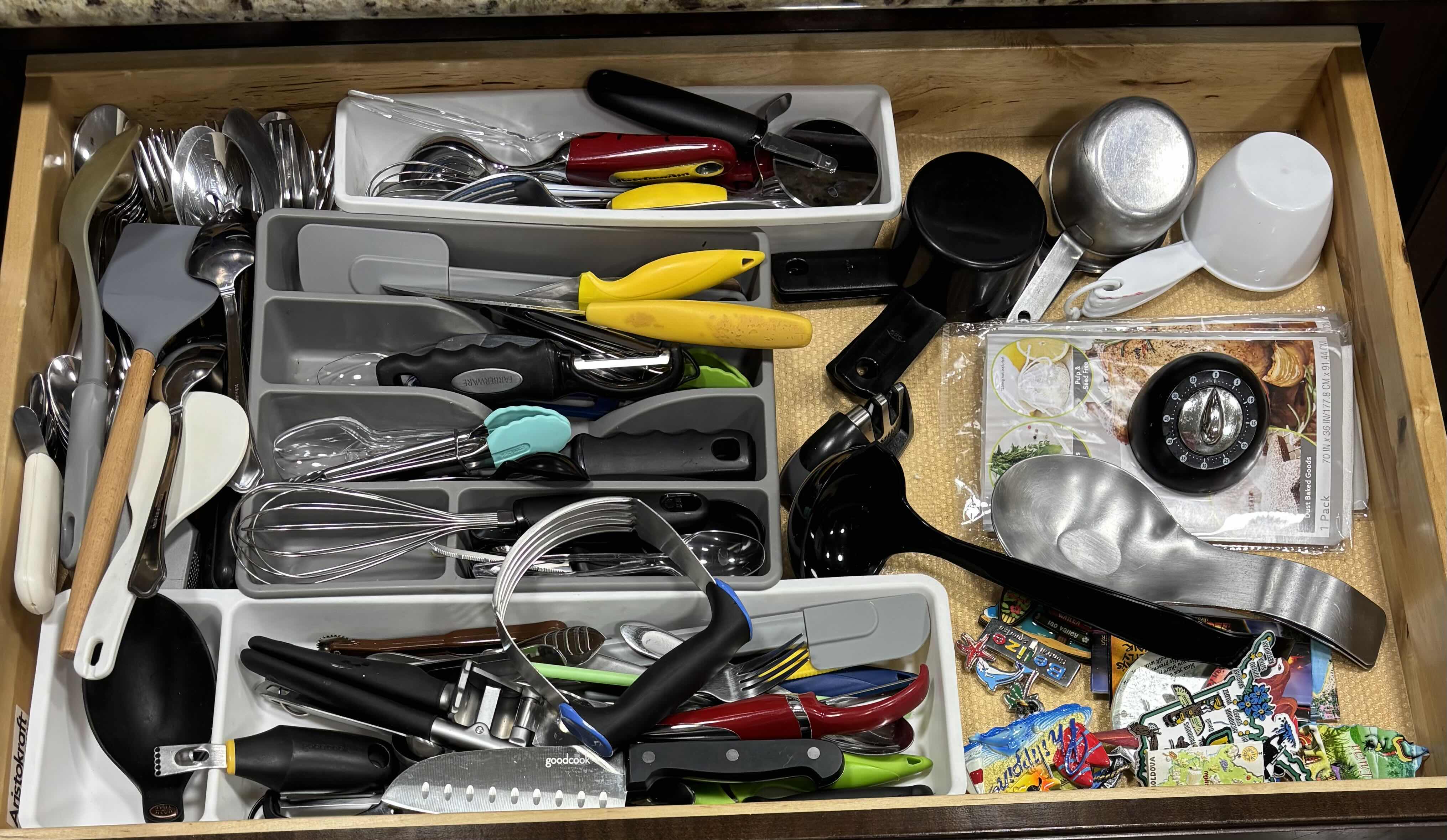 Photo 1 of CONTENTS OF KITCHEN DRAWER