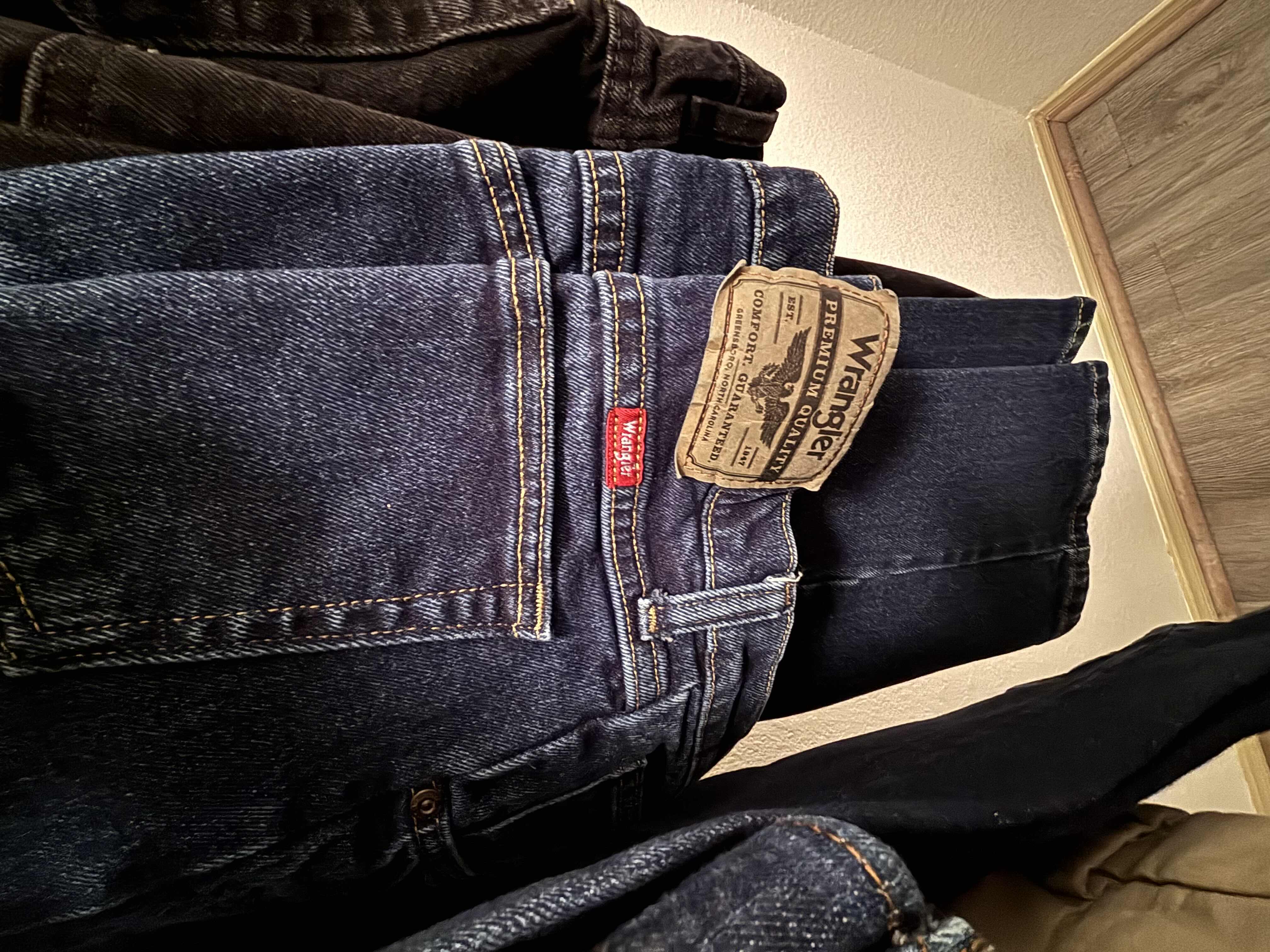 View 2 of CONTENTS OF CLOSET: MEN’S CLOTHES SIZE M-L