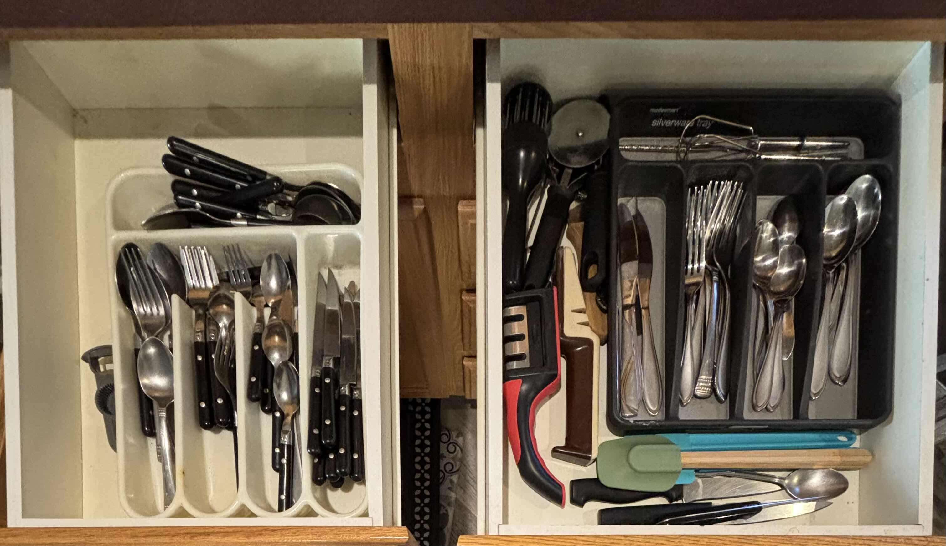 View 1 of CONTENTS OF KITCHEN DRAWERS