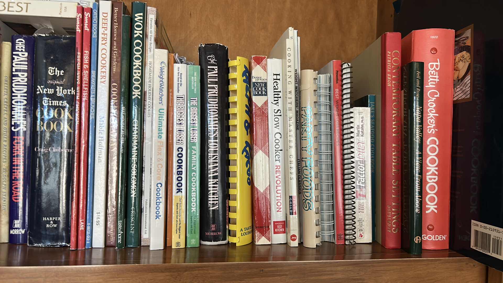 Photo 1 of CONTENTS OF SHELF ASSORTED AUTHORS & TITLES