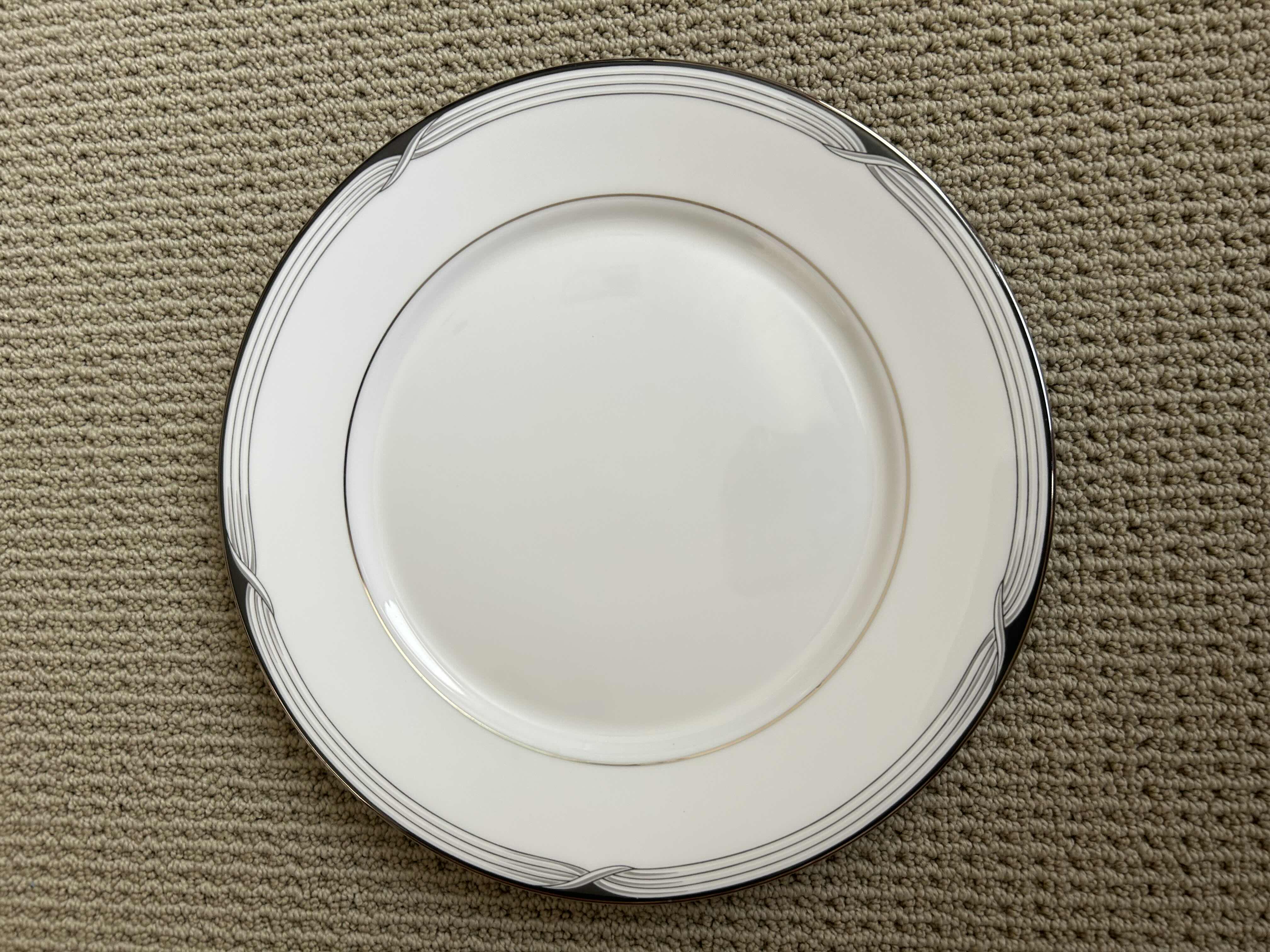 Photo 1 of 6- LENOX "ERIN" DEBUT COLLECTION FINE CHINA DINNER PLATES

i